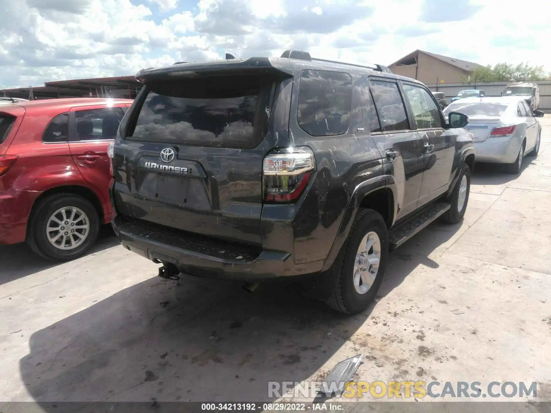 4 Photograph of a damaged car JTENU5JR2M5907311 TOYOTA 4RUNNER 2021