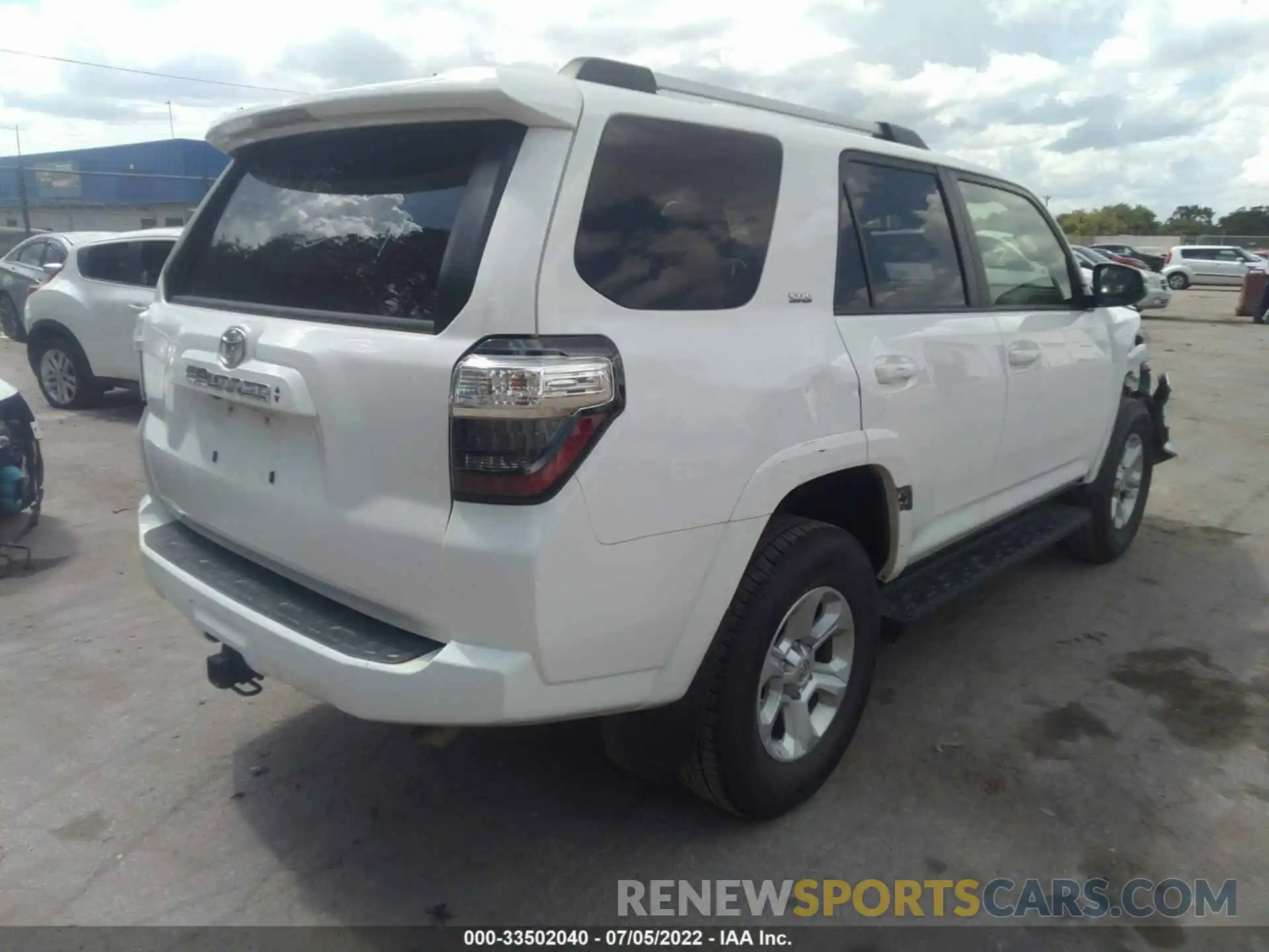 4 Photograph of a damaged car JTENU5JR2M5935724 TOYOTA 4RUNNER 2021