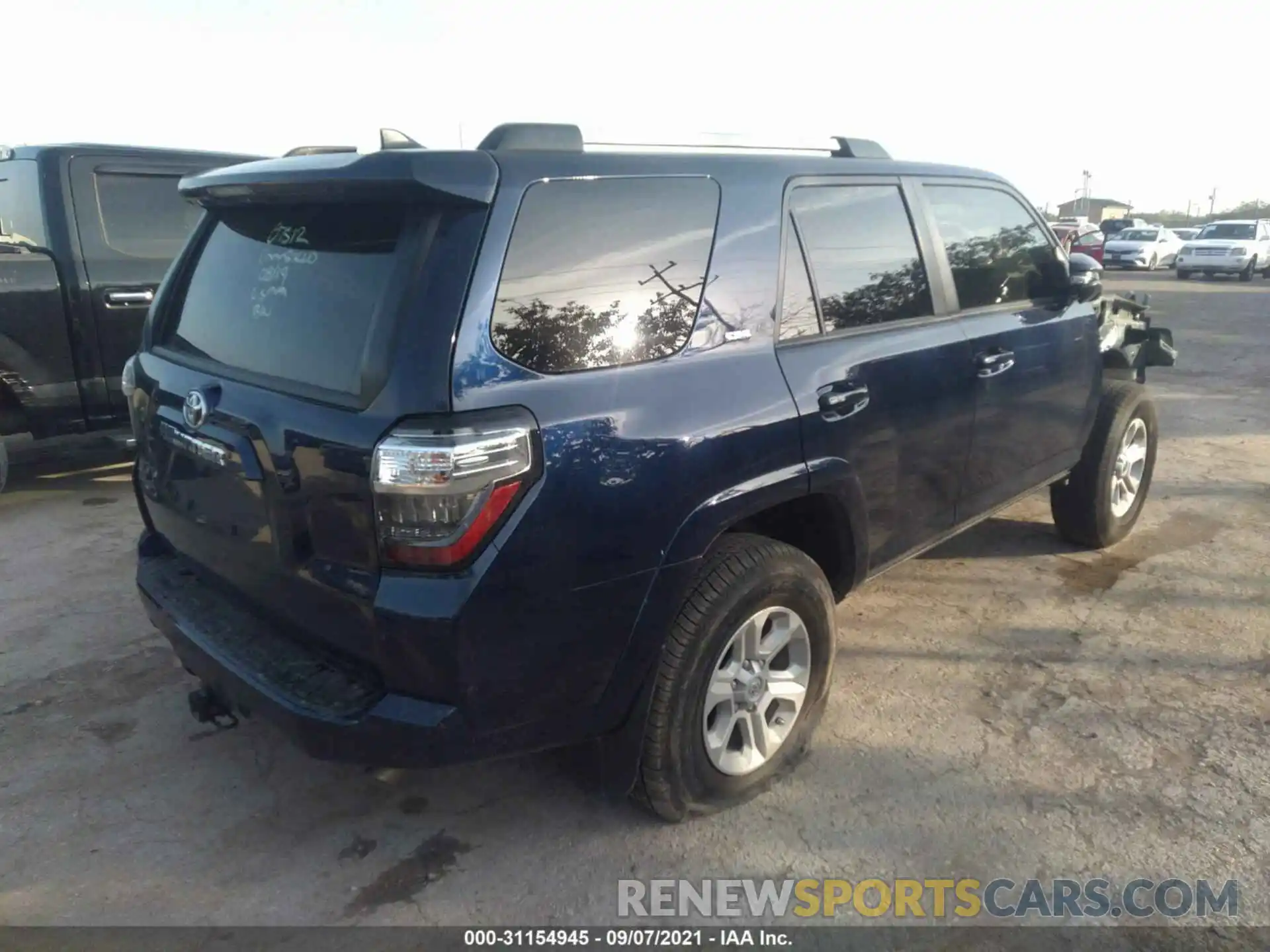 4 Photograph of a damaged car JTENU5JR3M5840668 TOYOTA 4RUNNER 2021