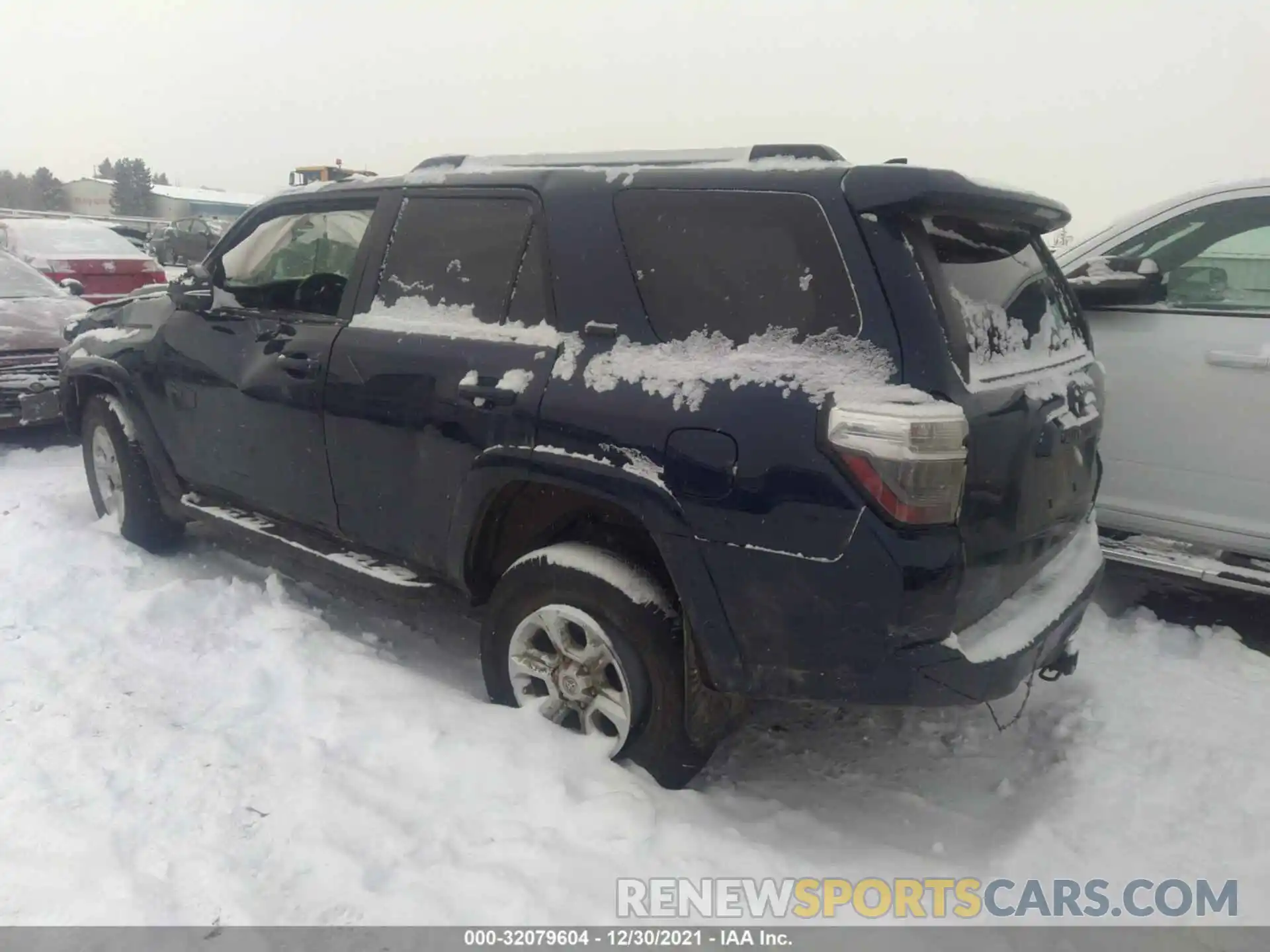 3 Photograph of a damaged car JTENU5JR3M5896643 TOYOTA 4RUNNER 2021