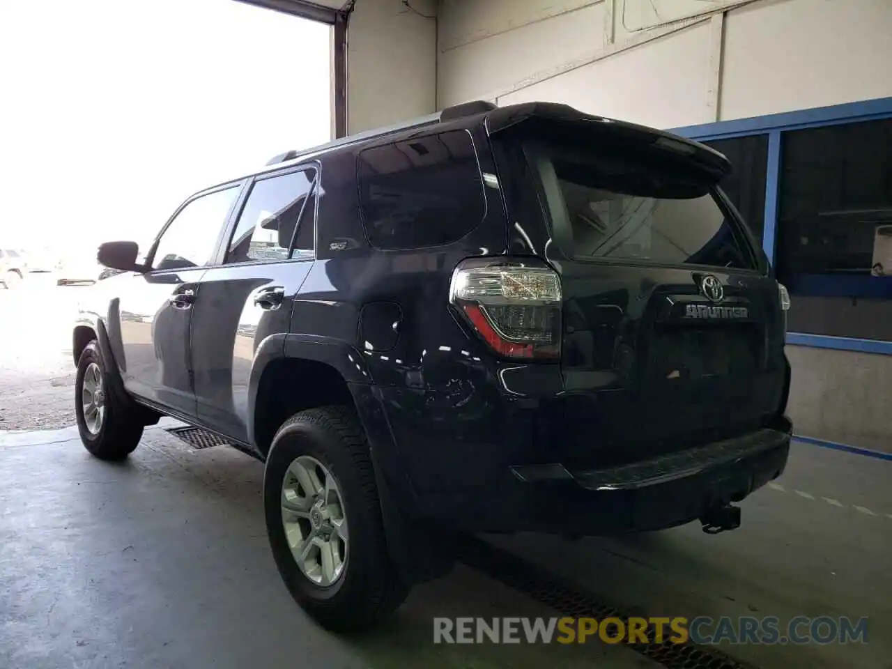 3 Photograph of a damaged car JTENU5JR3M5957988 TOYOTA 4RUNNER 2021