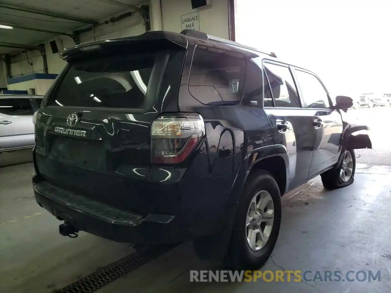 4 Photograph of a damaged car JTENU5JR3M5957988 TOYOTA 4RUNNER 2021