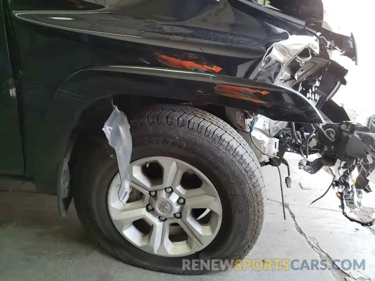 9 Photograph of a damaged car JTENU5JR3M5957988 TOYOTA 4RUNNER 2021