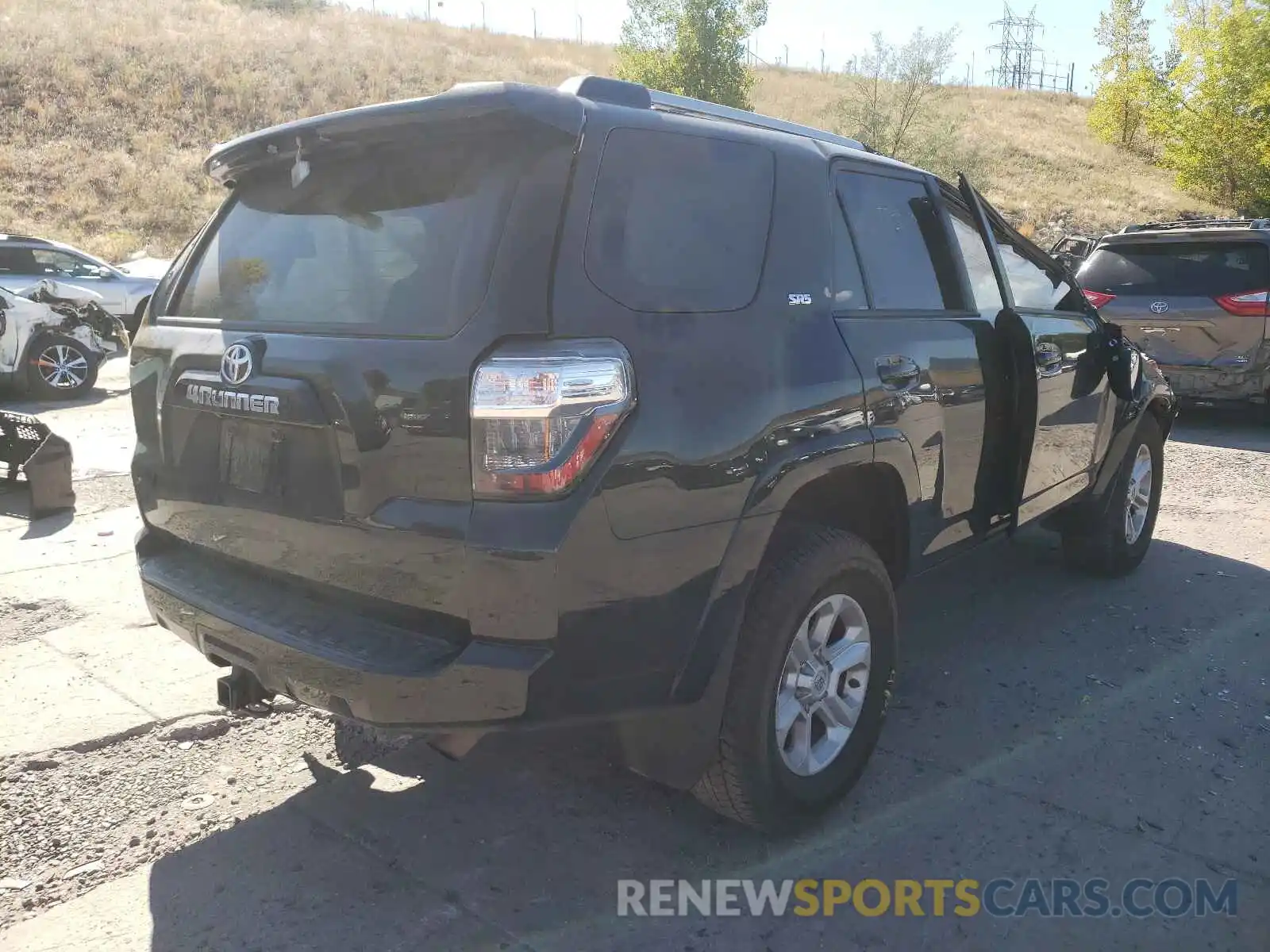 4 Photograph of a damaged car JTENU5JR4M5869550 TOYOTA 4RUNNER 2021