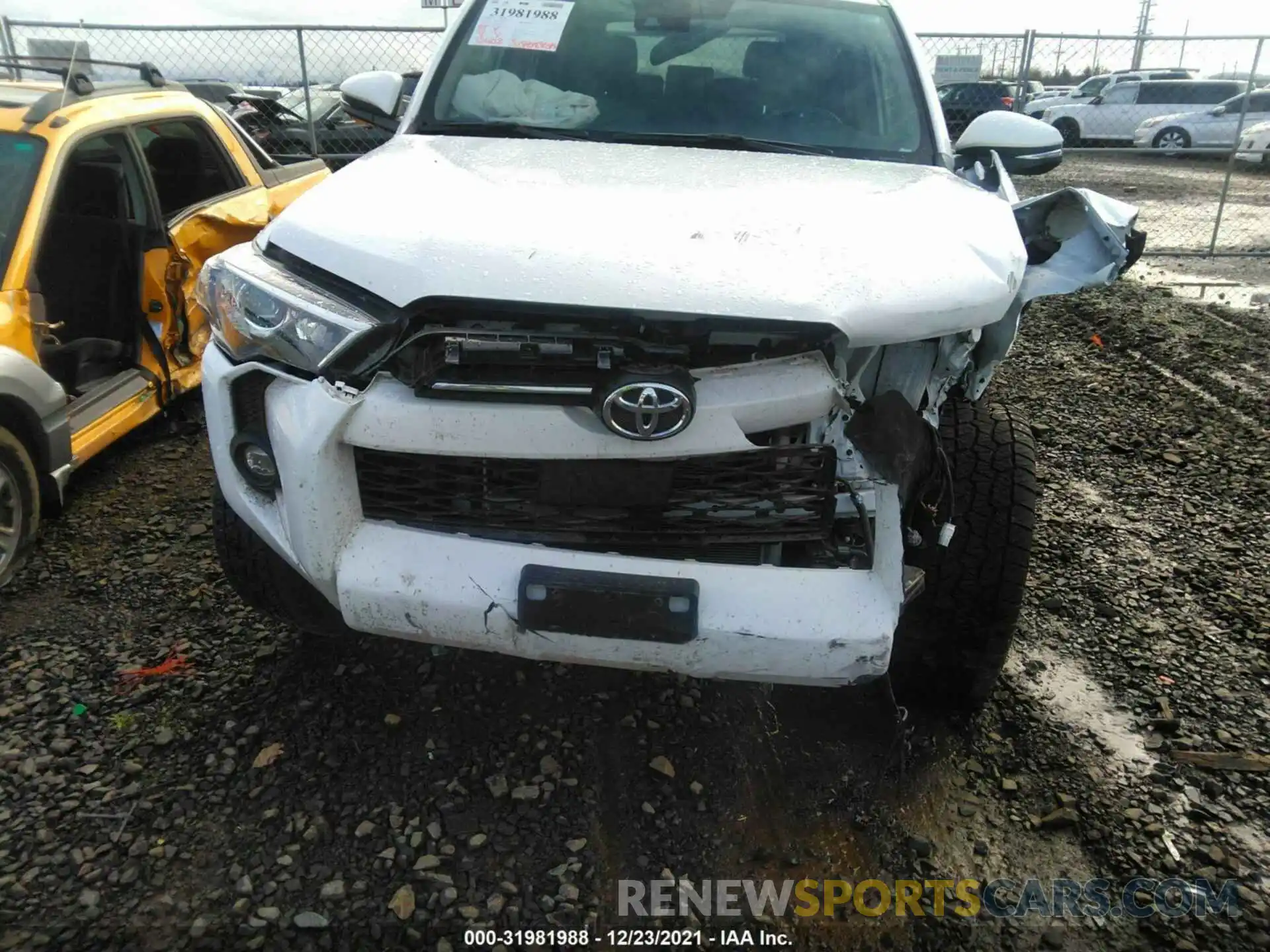 12 Photograph of a damaged car JTENU5JR4M5876157 TOYOTA 4RUNNER 2021