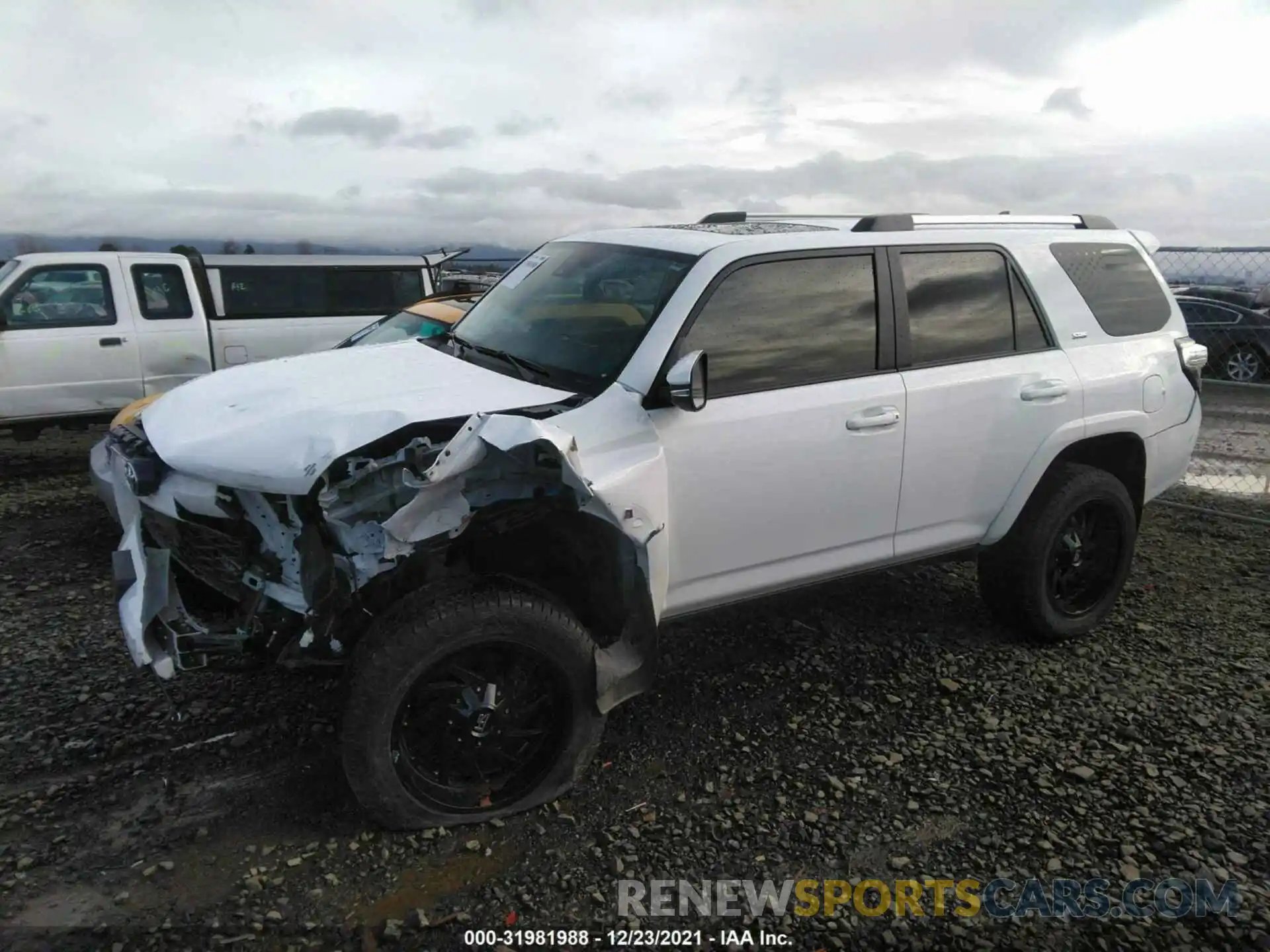 2 Photograph of a damaged car JTENU5JR4M5876157 TOYOTA 4RUNNER 2021