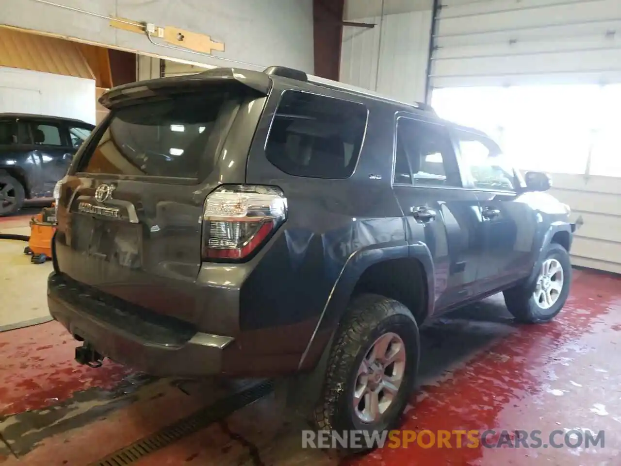 4 Photograph of a damaged car JTENU5JR4M5881097 TOYOTA 4RUNNER 2021