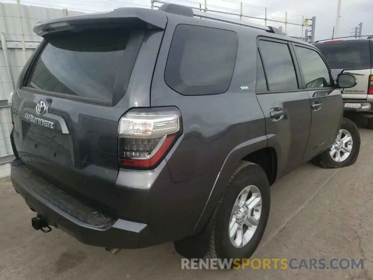 4 Photograph of a damaged car JTENU5JR4M5888812 TOYOTA 4RUNNER 2021