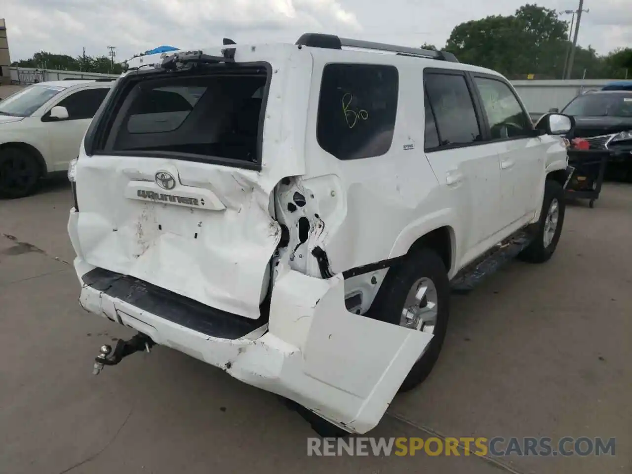 4 Photograph of a damaged car JTENU5JR4M5920089 TOYOTA 4RUNNER 2021