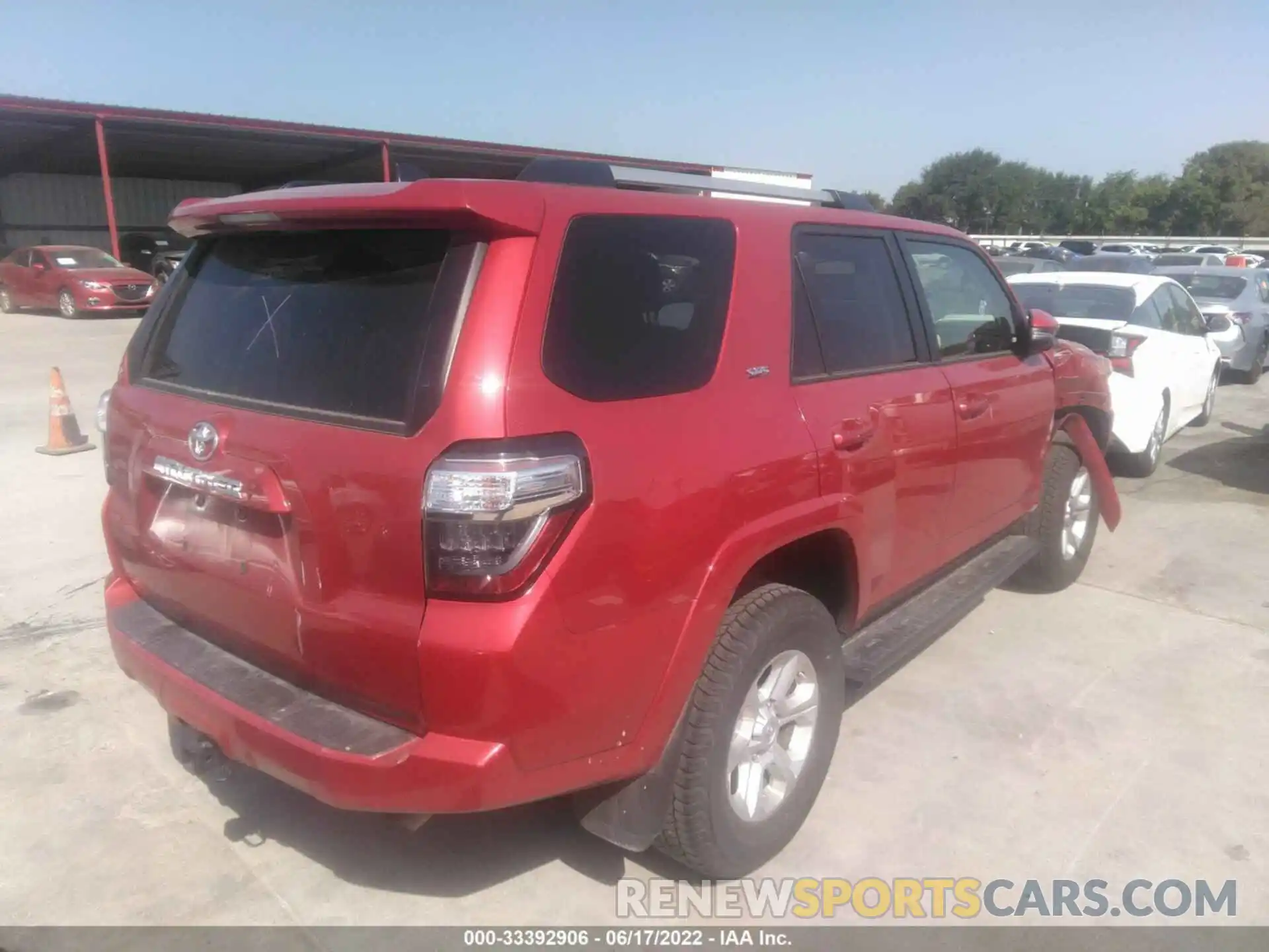 4 Photograph of a damaged car JTENU5JR4M5934056 TOYOTA 4RUNNER 2021