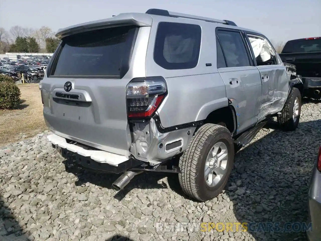 4 Photograph of a damaged car JTENU5JR4M5965226 TOYOTA 4RUNNER 2021