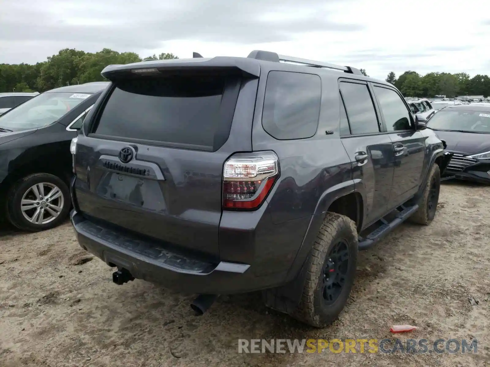 4 Photograph of a damaged car JTENU5JR5M5877821 TOYOTA 4RUNNER 2021