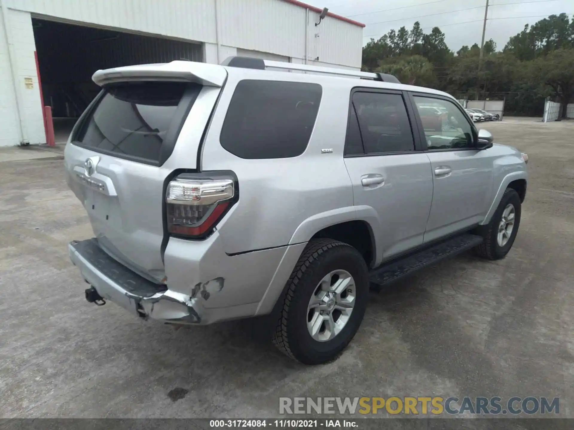 4 Photograph of a damaged car JTENU5JR5M5913152 TOYOTA 4RUNNER 2021