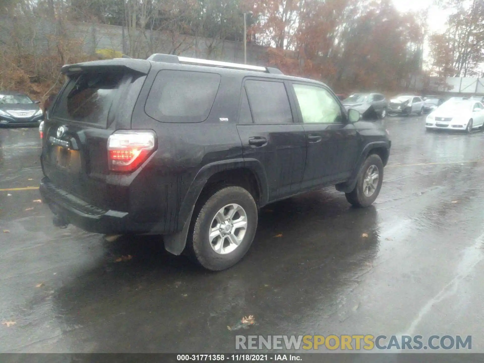 4 Photograph of a damaged car JTENU5JR5M5952064 TOYOTA 4RUNNER 2021