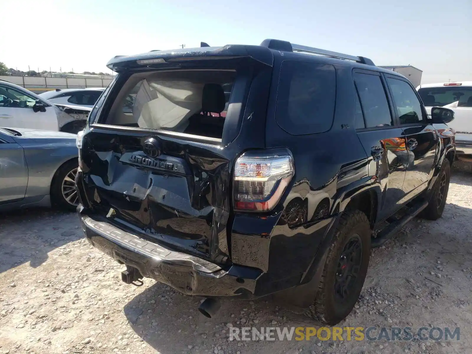 4 Photograph of a damaged car JTENU5JR6M5873955 TOYOTA 4RUNNER 2021