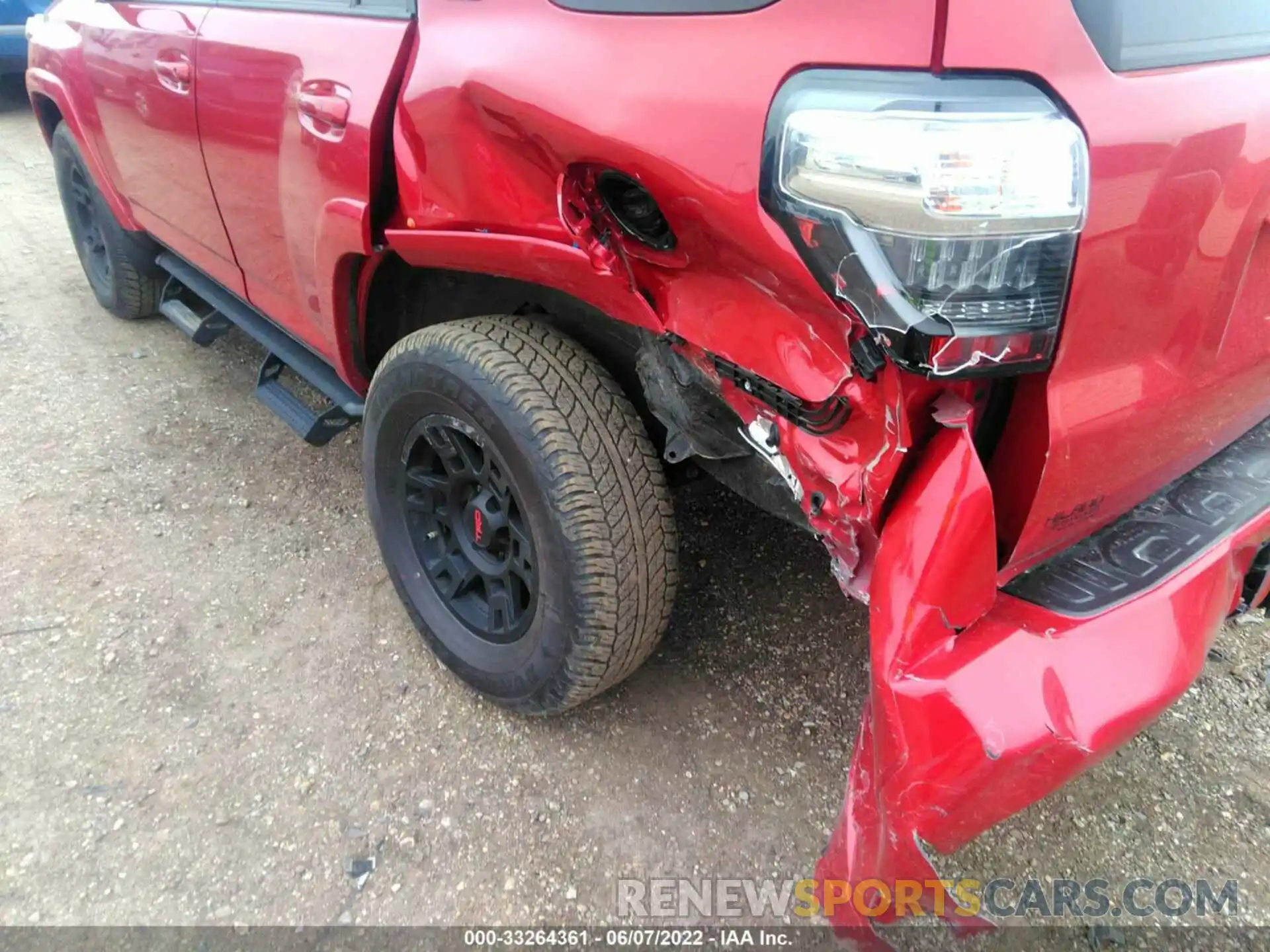 6 Photograph of a damaged car JTENU5JR6M5944636 TOYOTA 4RUNNER 2021