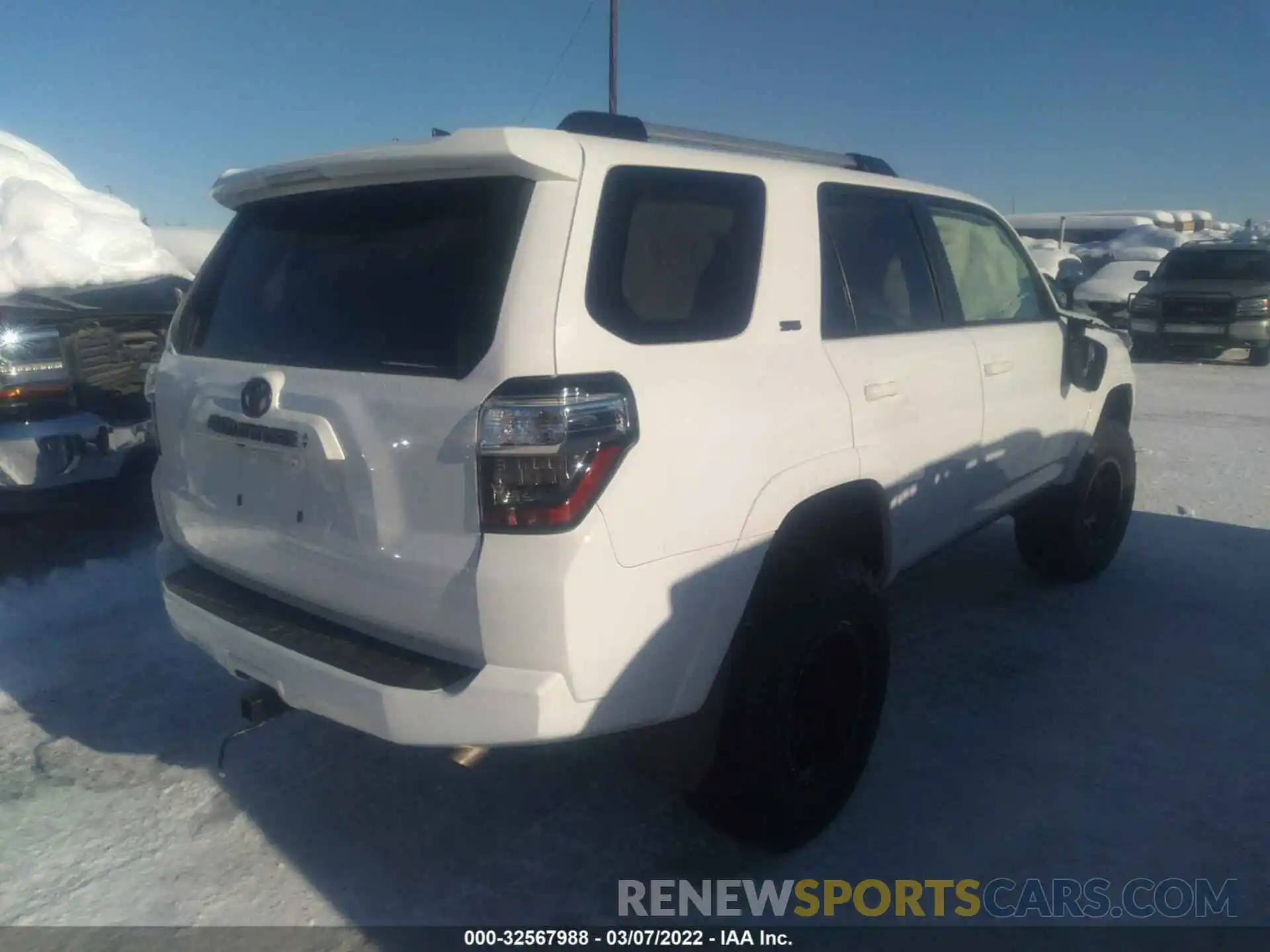 4 Photograph of a damaged car JTENU5JR6M5948606 TOYOTA 4RUNNER 2021