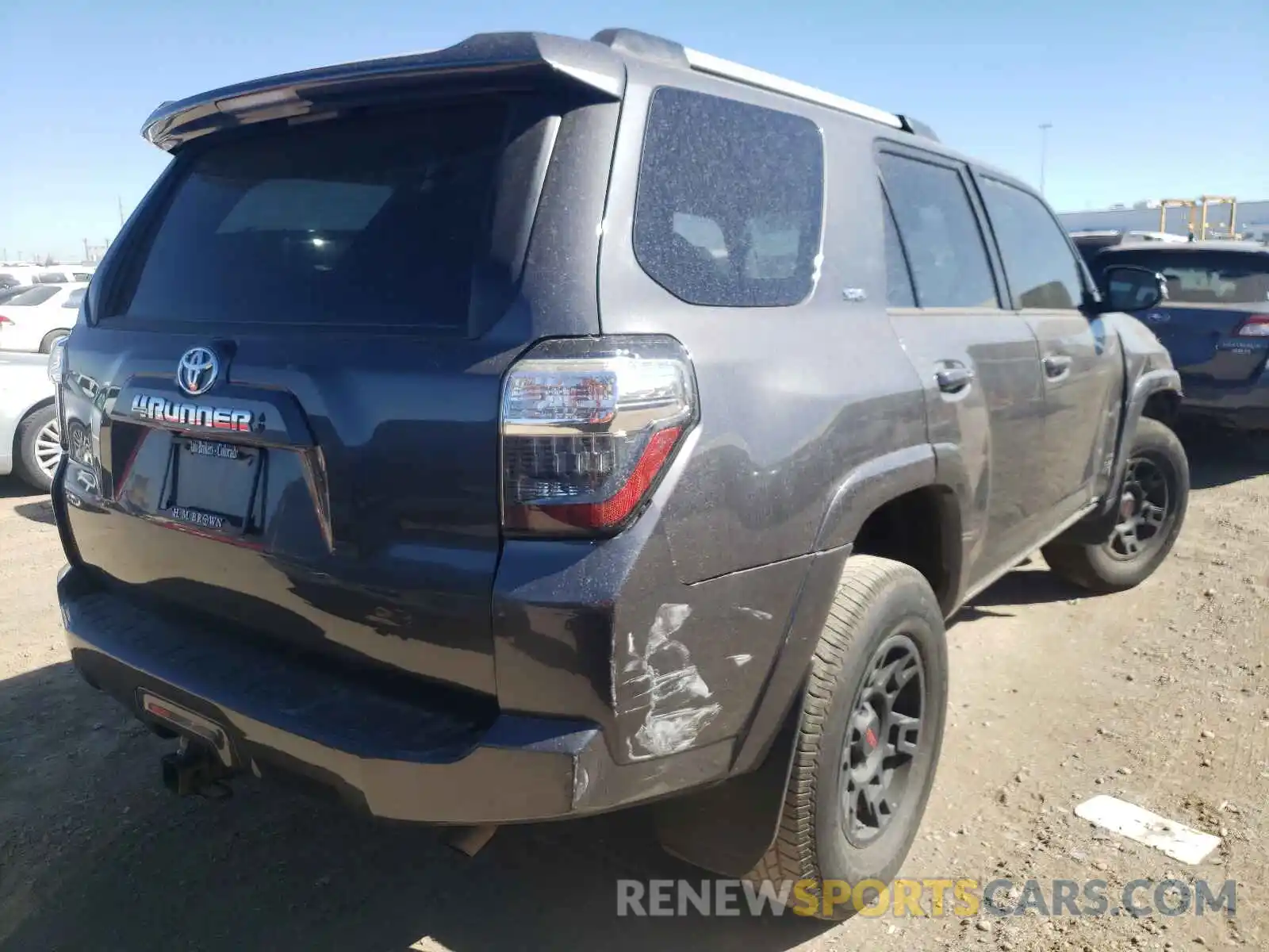 4 Photograph of a damaged car JTENU5JR7M5864438 TOYOTA 4RUNNER 2021