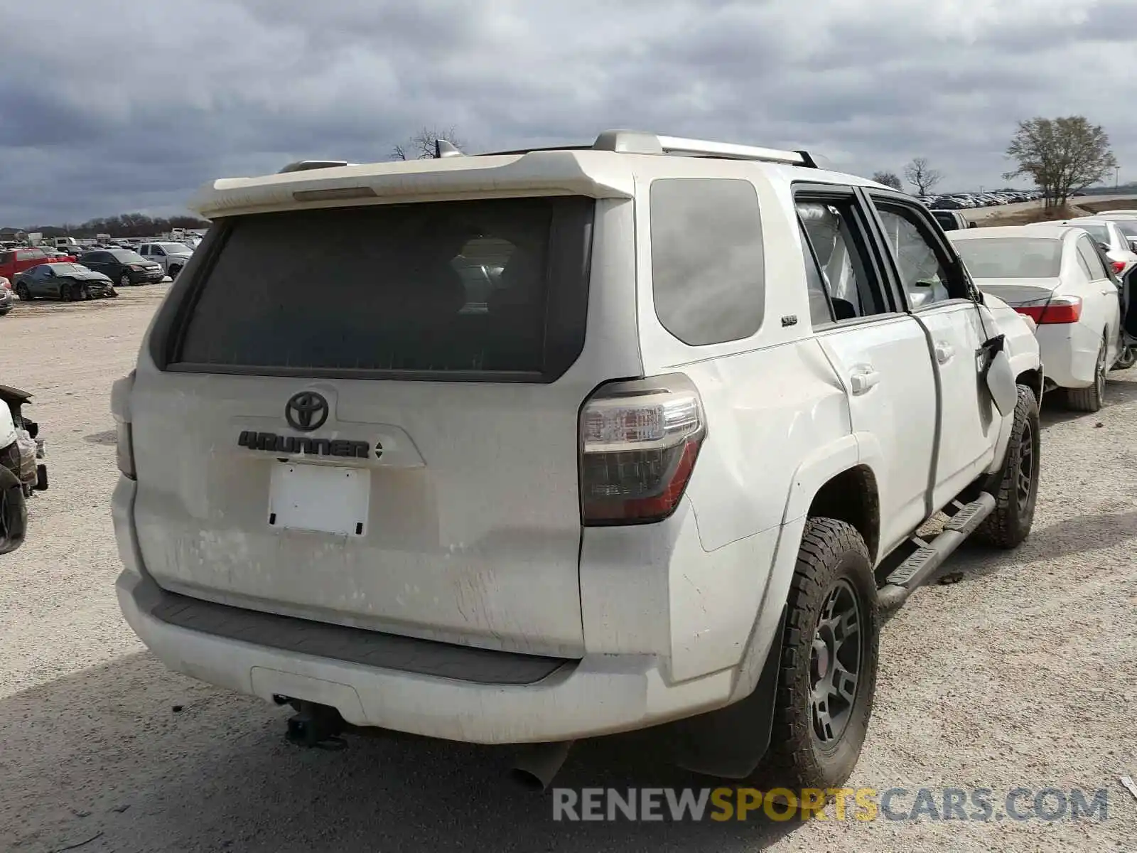 4 Photograph of a damaged car JTENU5JR7M5888657 TOYOTA 4RUNNER 2021