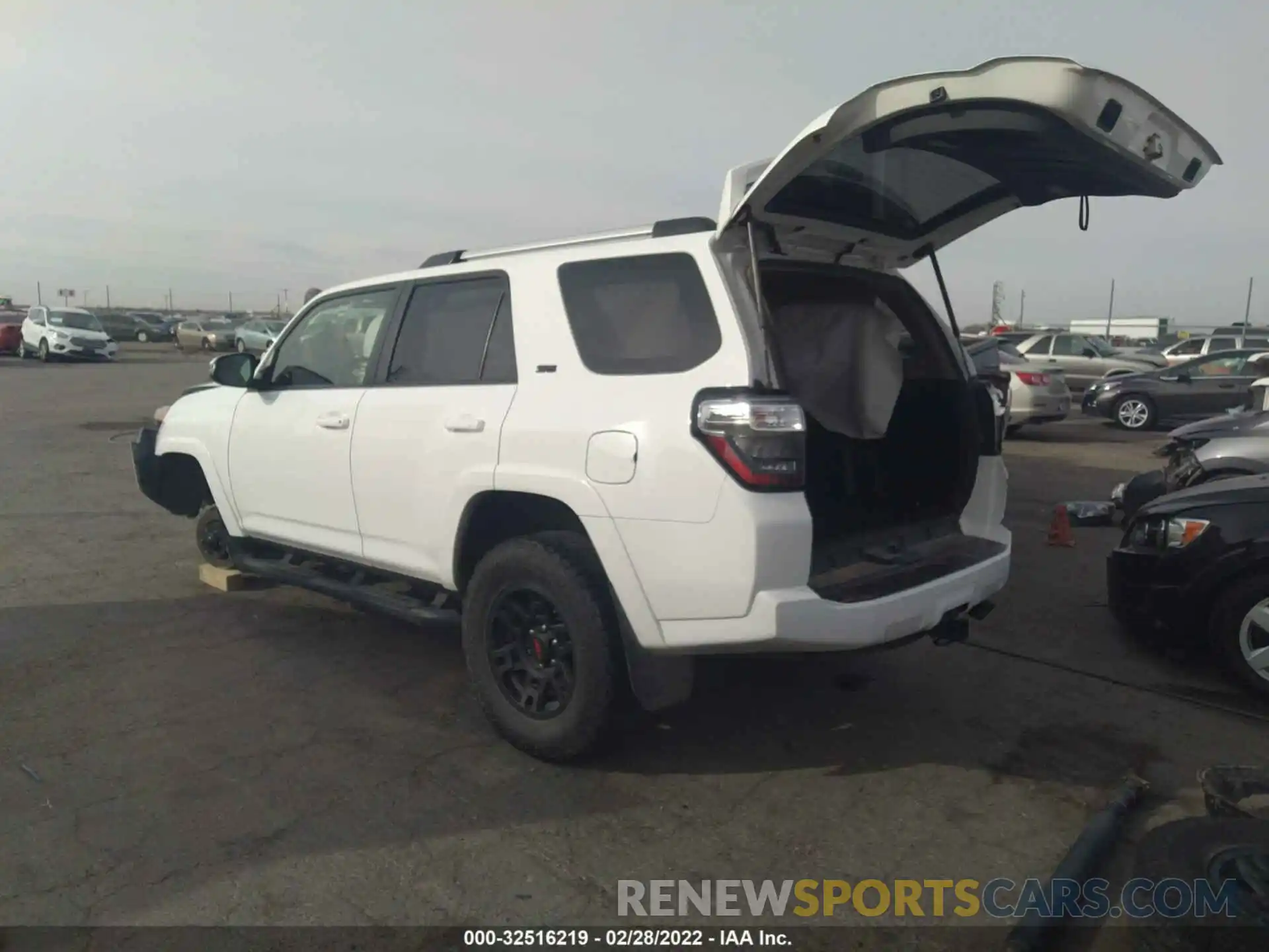 3 Фотография поврежденного автомобиля JTENU5JR7M5892532 TOYOTA 4RUNNER 2021