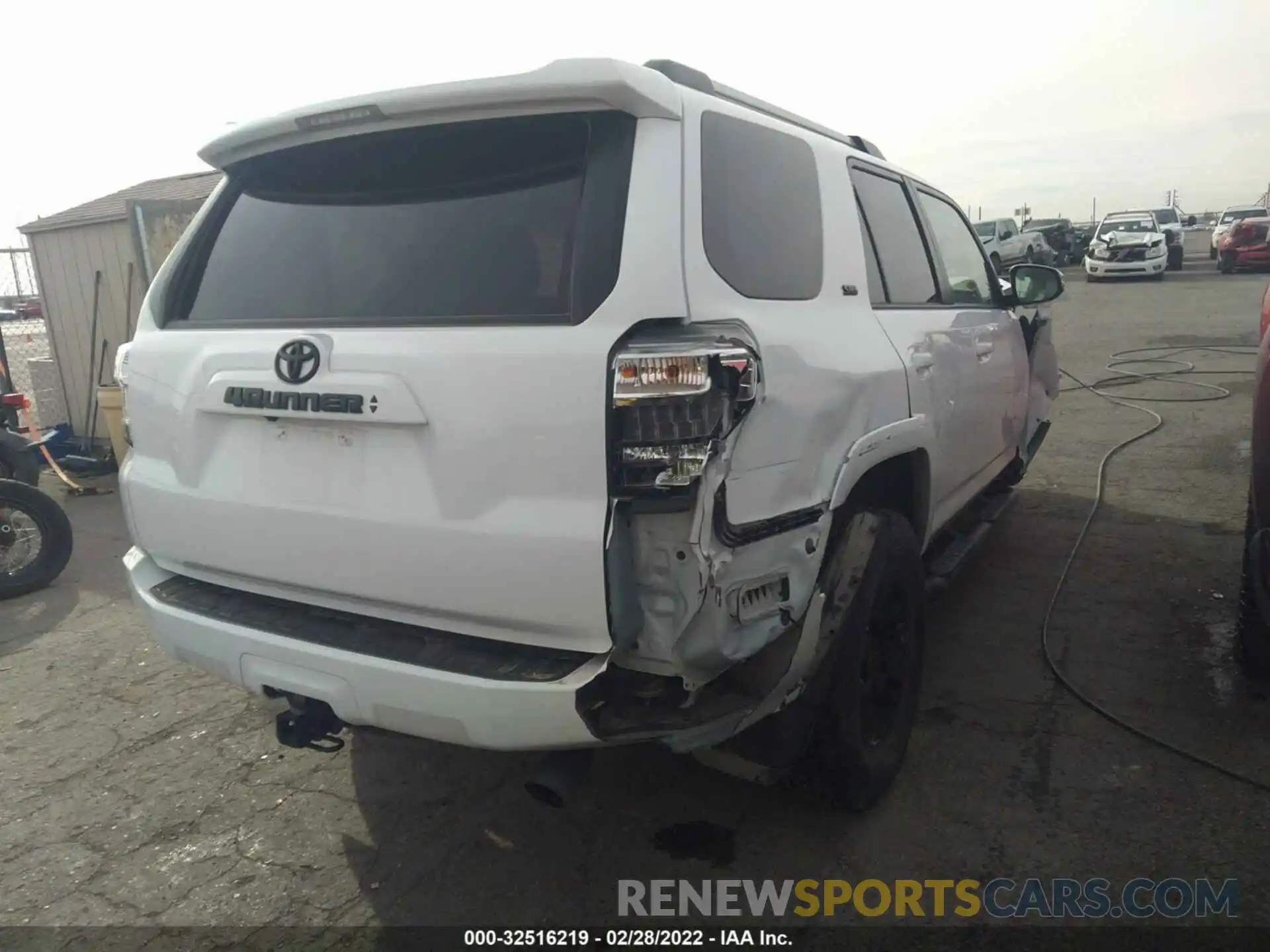 4 Photograph of a damaged car JTENU5JR7M5892532 TOYOTA 4RUNNER 2021