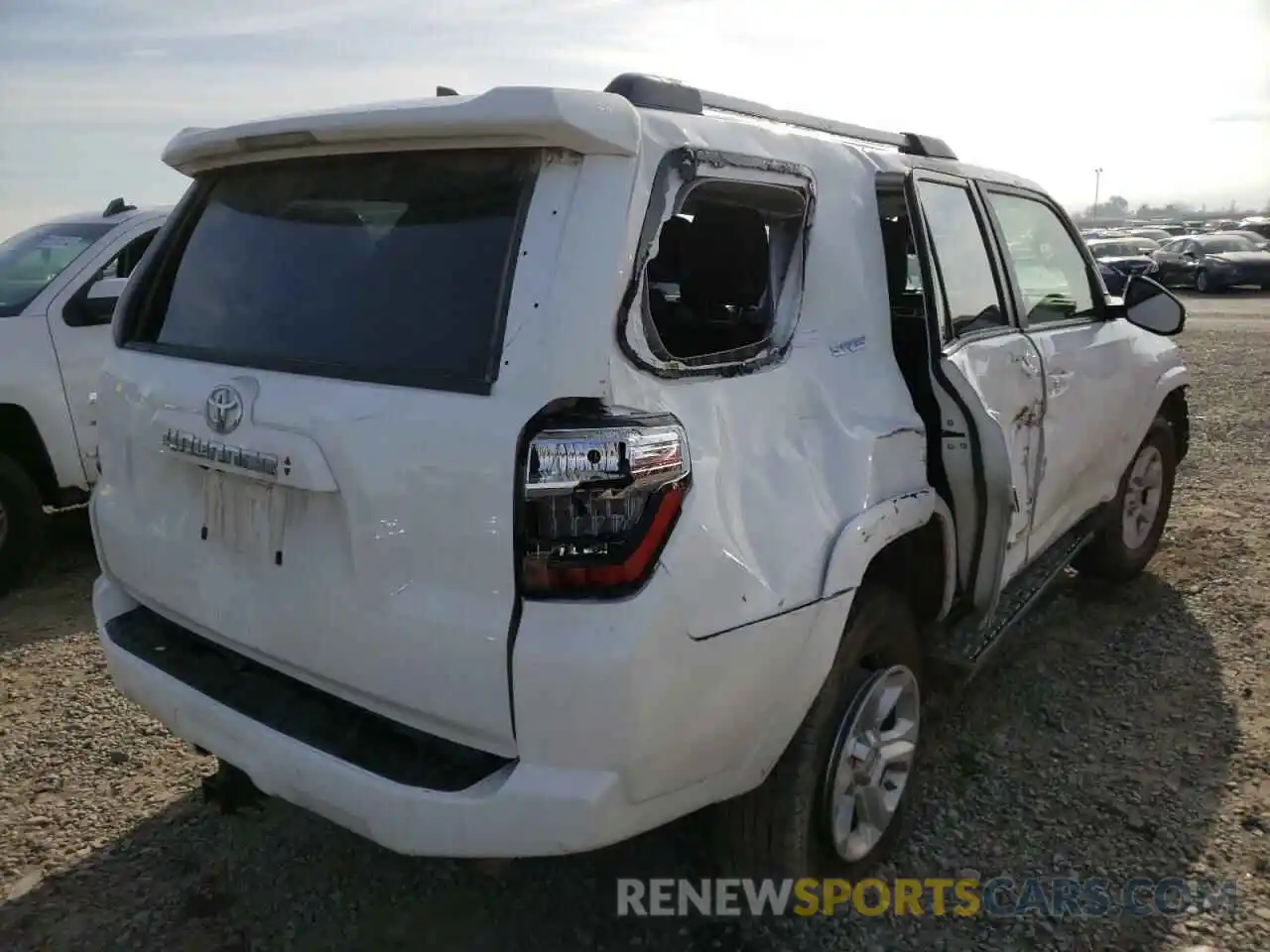 4 Photograph of a damaged car JTENU5JR7M5901472 TOYOTA 4RUNNER 2021