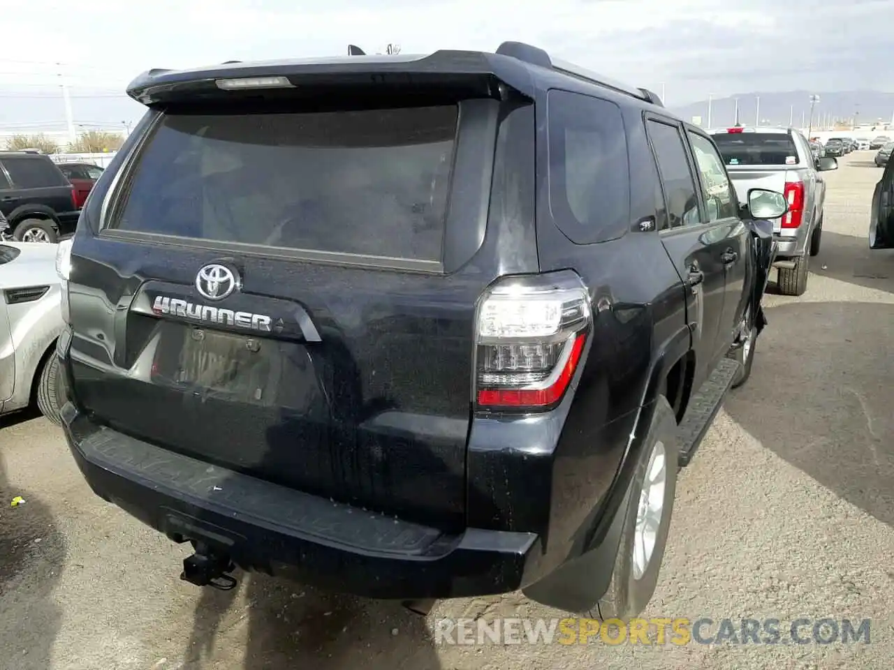 4 Photograph of a damaged car JTENU5JR7M5909619 TOYOTA 4RUNNER 2021