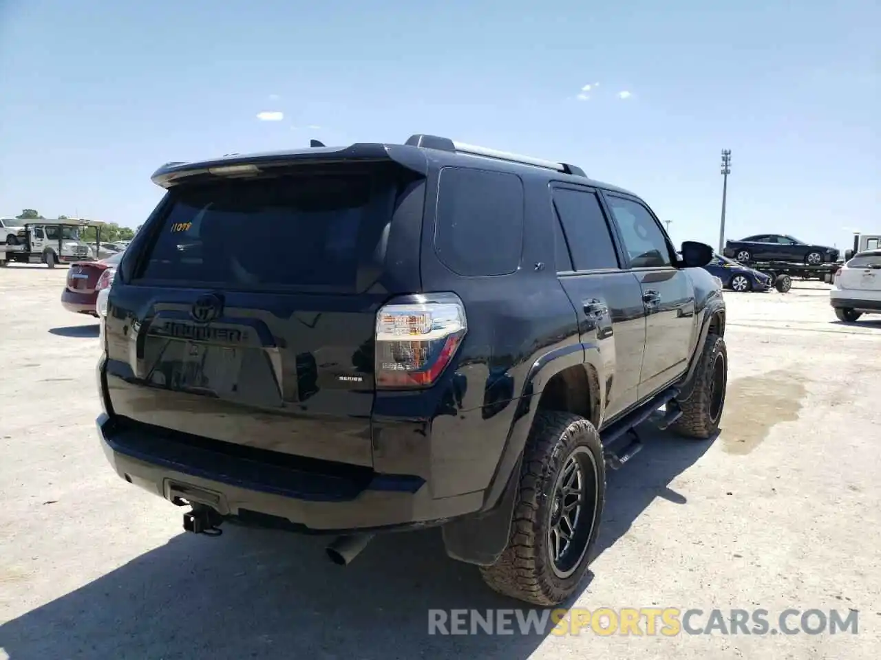 4 Photograph of a damaged car JTENU5JR7M5940983 TOYOTA 4RUNNER 2021