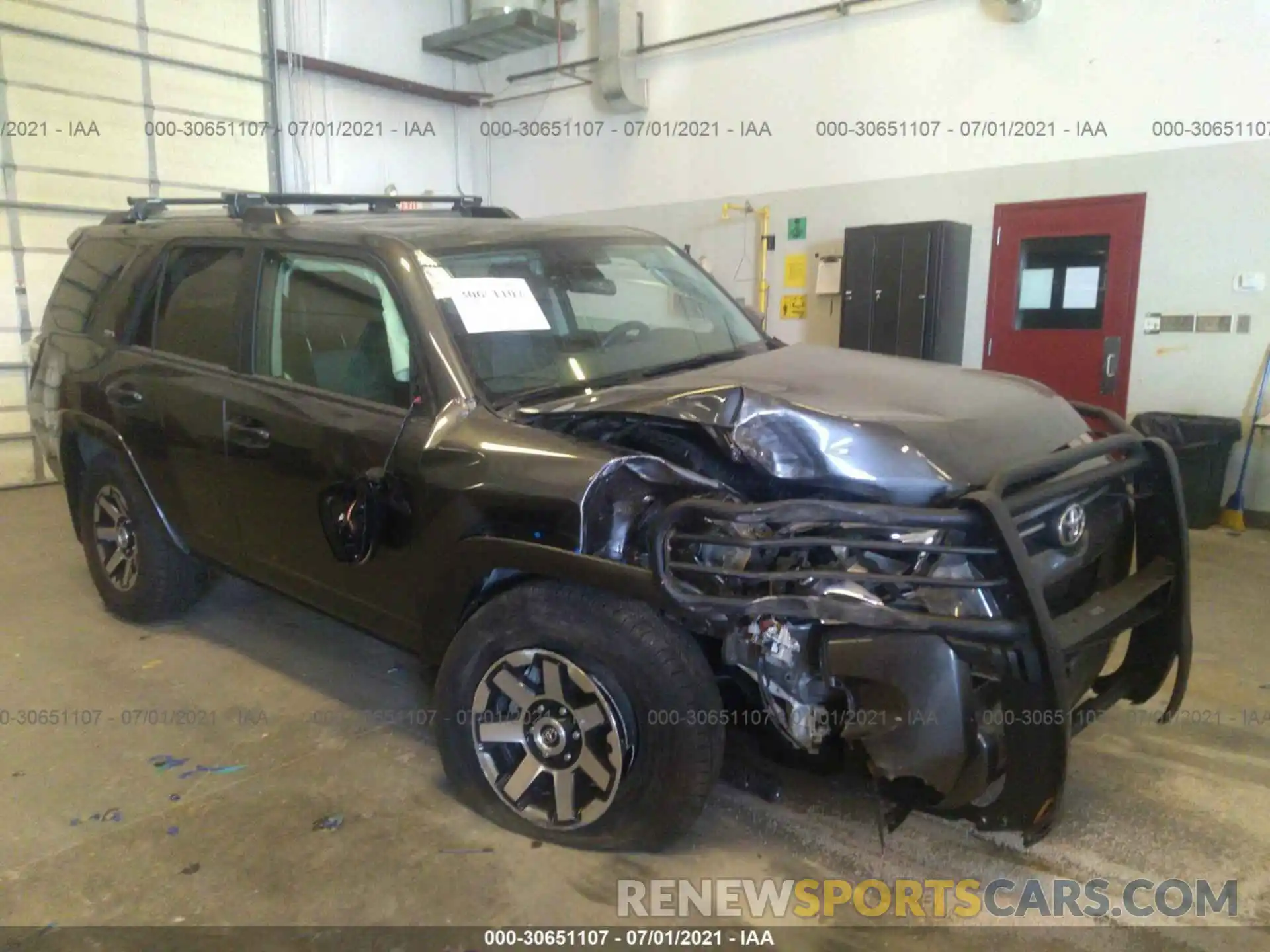 1 Photograph of a damaged car JTENU5JR8M5840746 TOYOTA 4RUNNER 2021