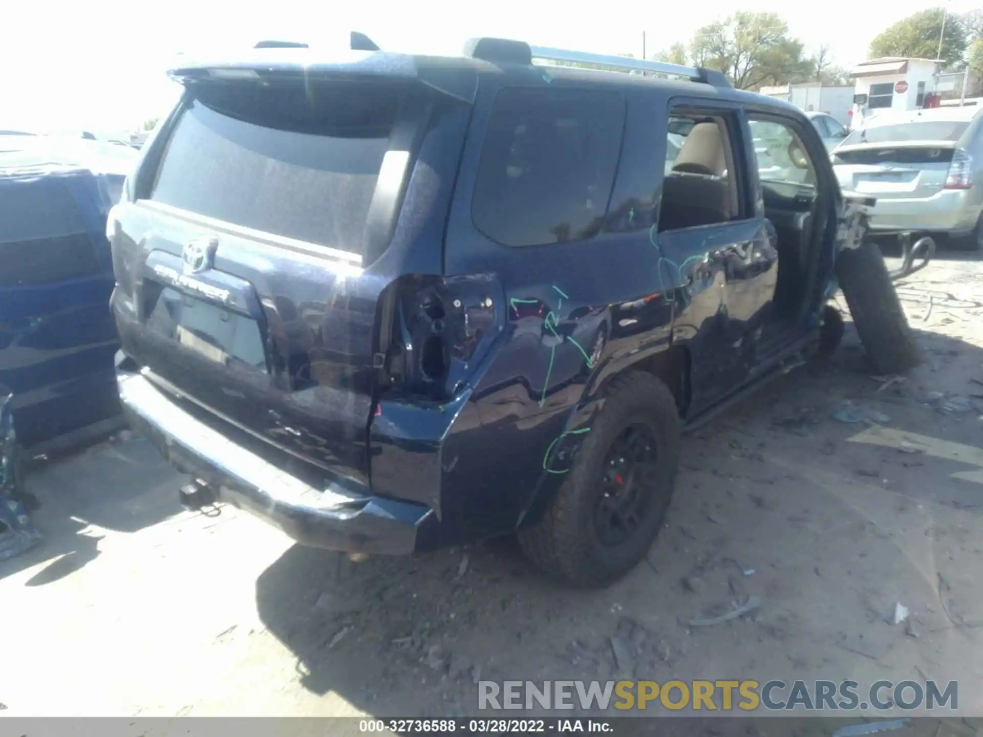 4 Photograph of a damaged car JTENU5JR8M5852752 TOYOTA 4RUNNER 2021