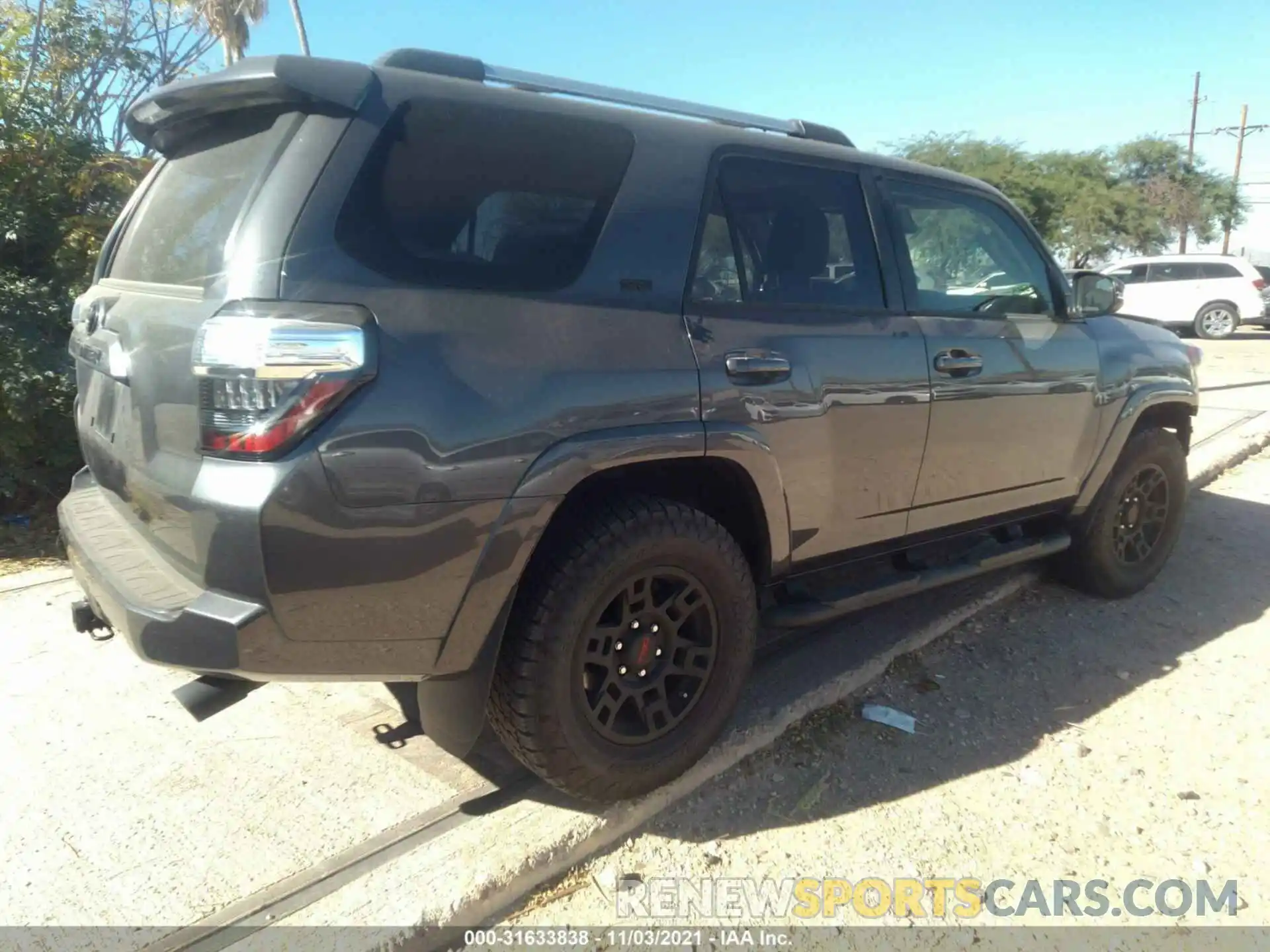 4 Photograph of a damaged car JTENU5JR8M5870135 TOYOTA 4RUNNER 2021