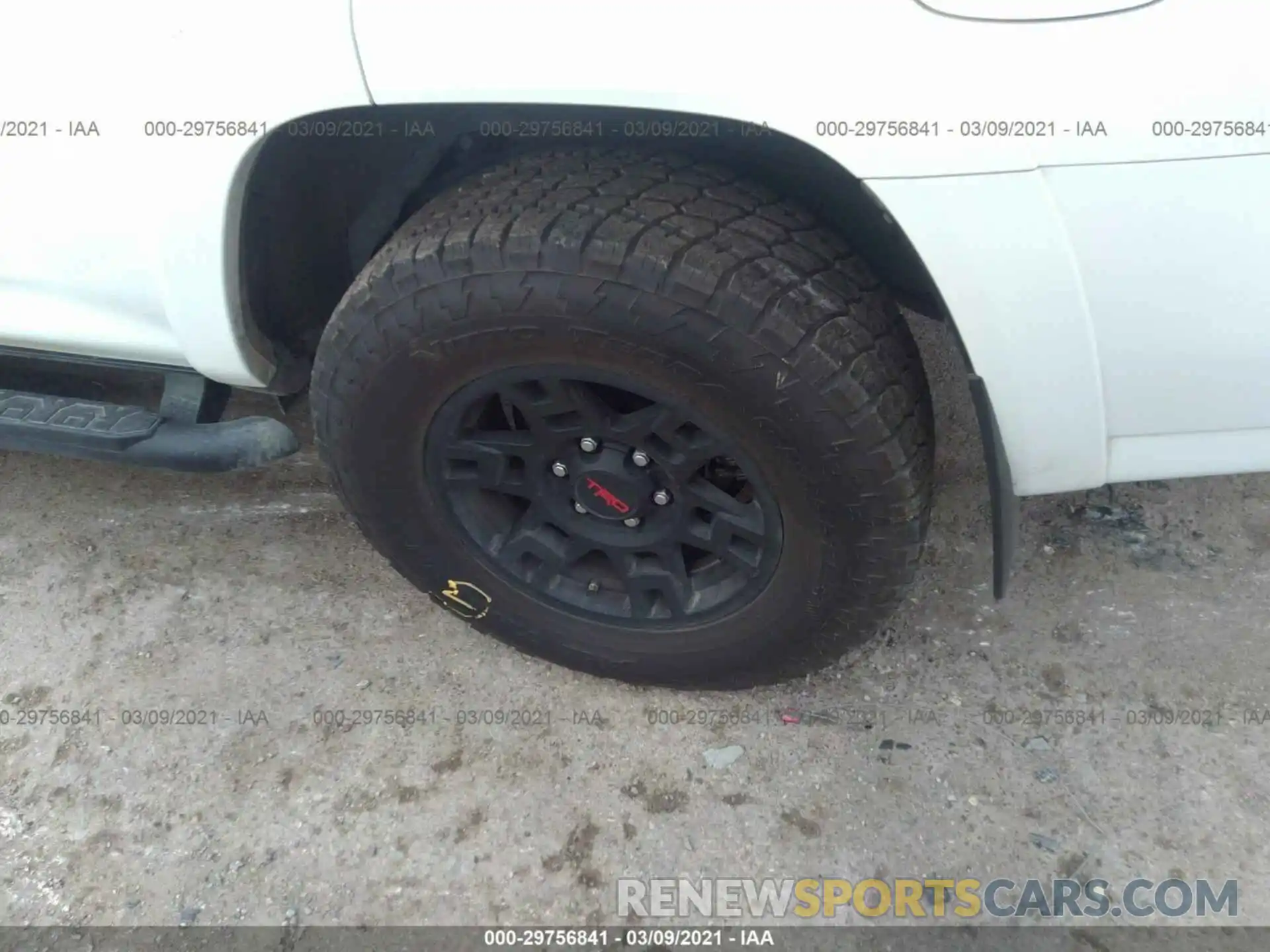 12 Photograph of a damaged car JTENU5JR8M5870460 TOYOTA 4RUNNER 2021