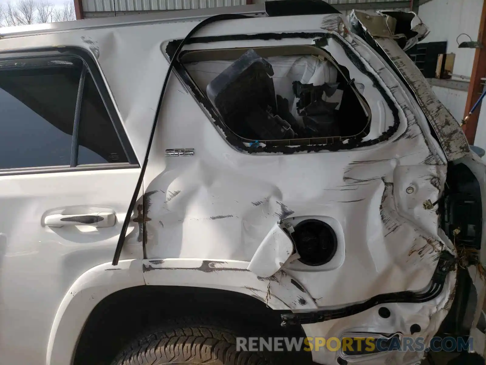 10 Photograph of a damaged car JTENU5JR8M5877599 TOYOTA 4RUNNER 2021