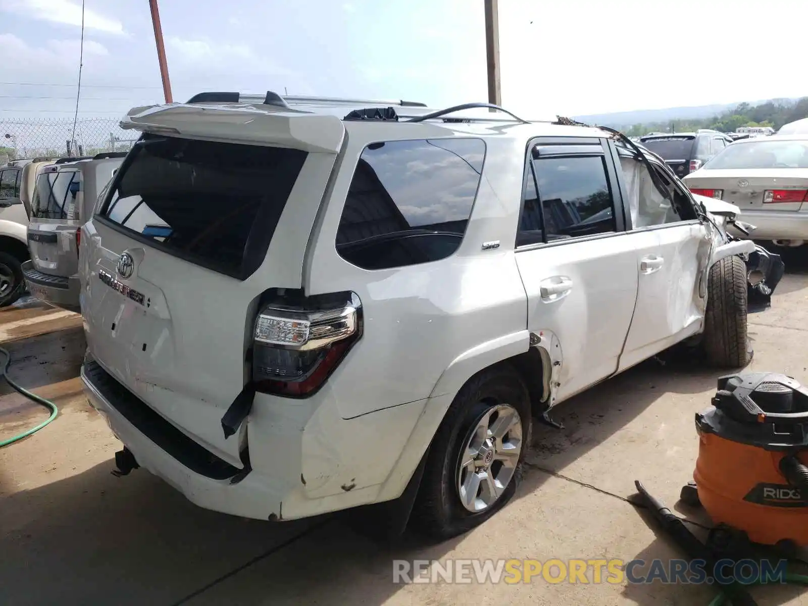 4 Photograph of a damaged car JTENU5JR8M5877599 TOYOTA 4RUNNER 2021