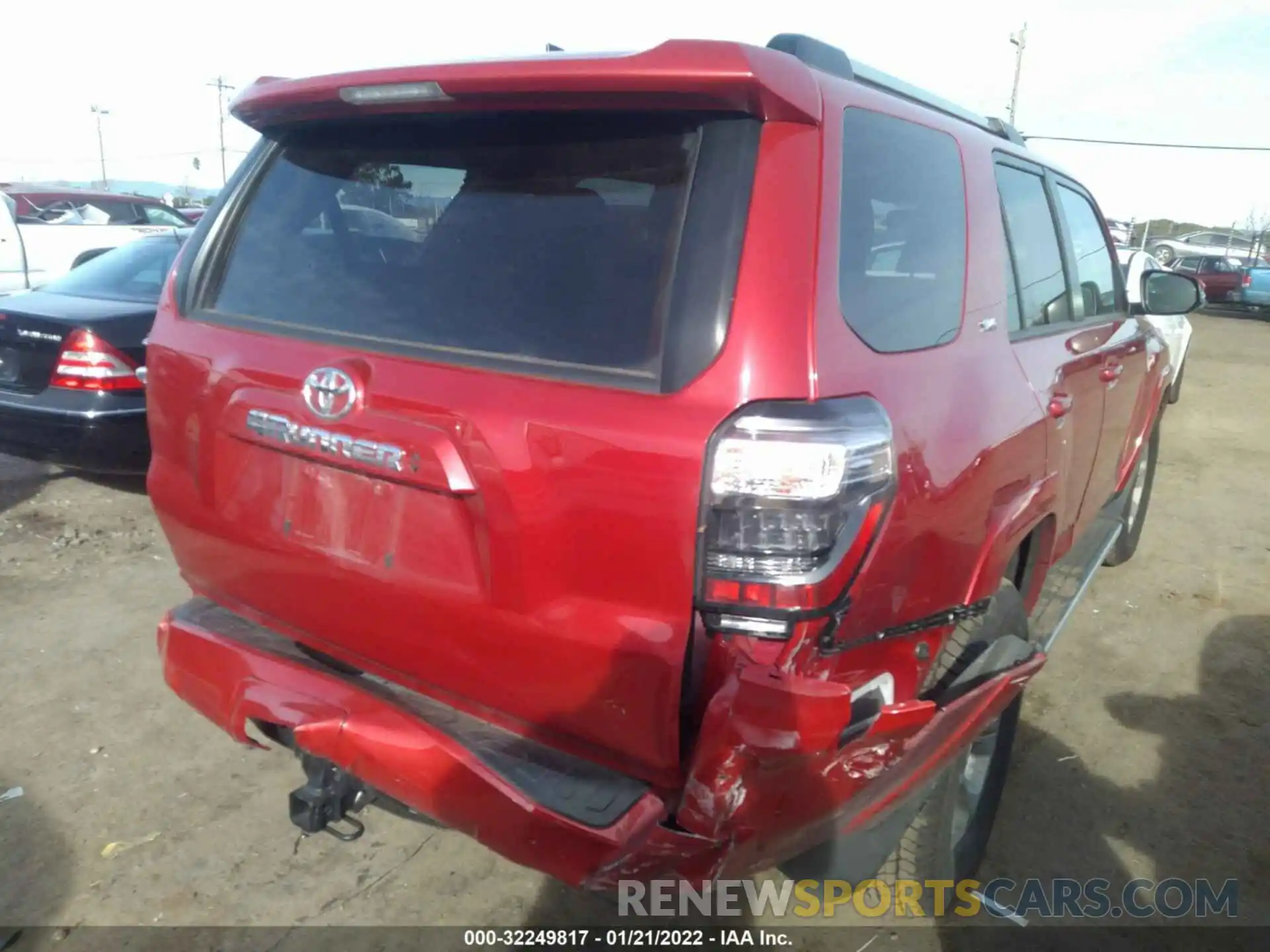 4 Photograph of a damaged car JTENU5JR8M5880065 TOYOTA 4RUNNER 2021