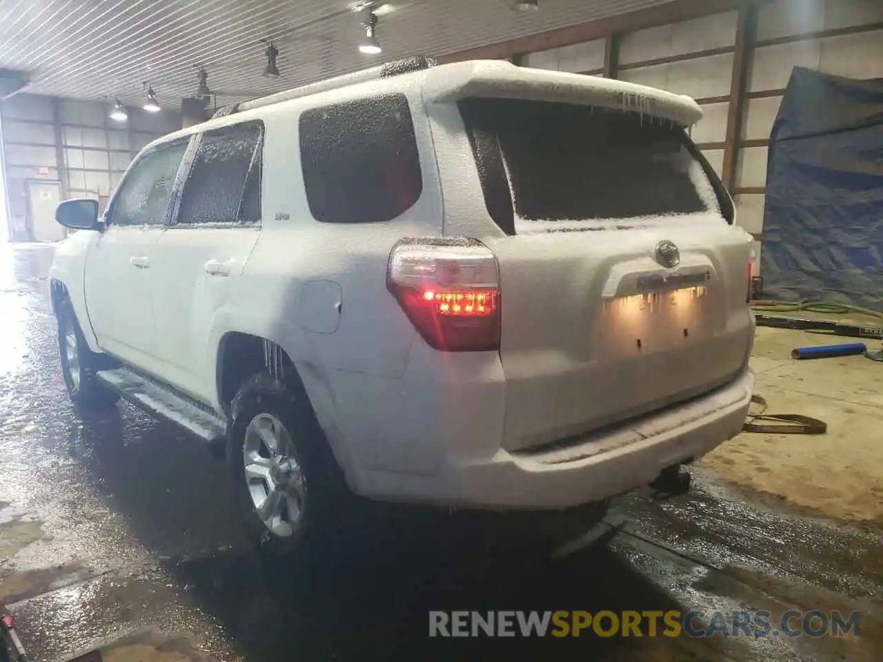 3 Photograph of a damaged car JTENU5JR8M5928762 TOYOTA 4RUNNER 2021