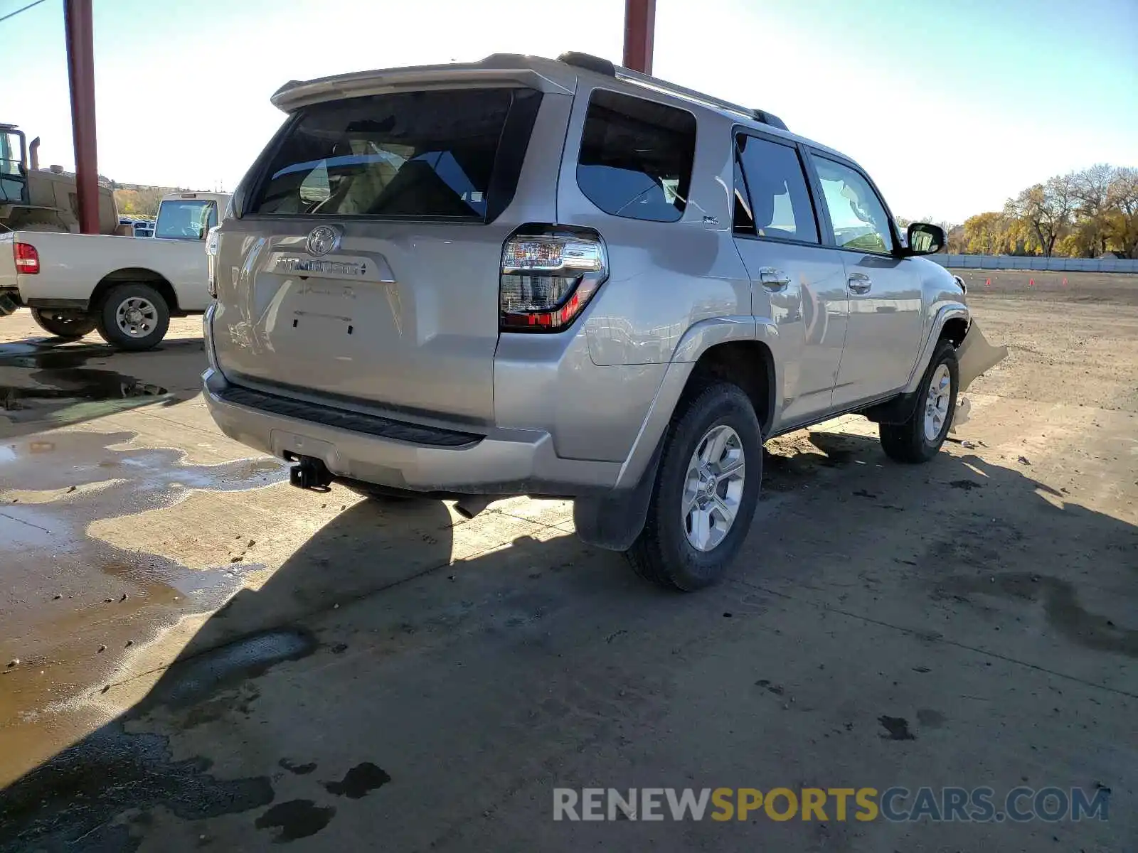 4 Photograph of a damaged car JTENU5JR8M5942967 TOYOTA 4RUNNER 2021