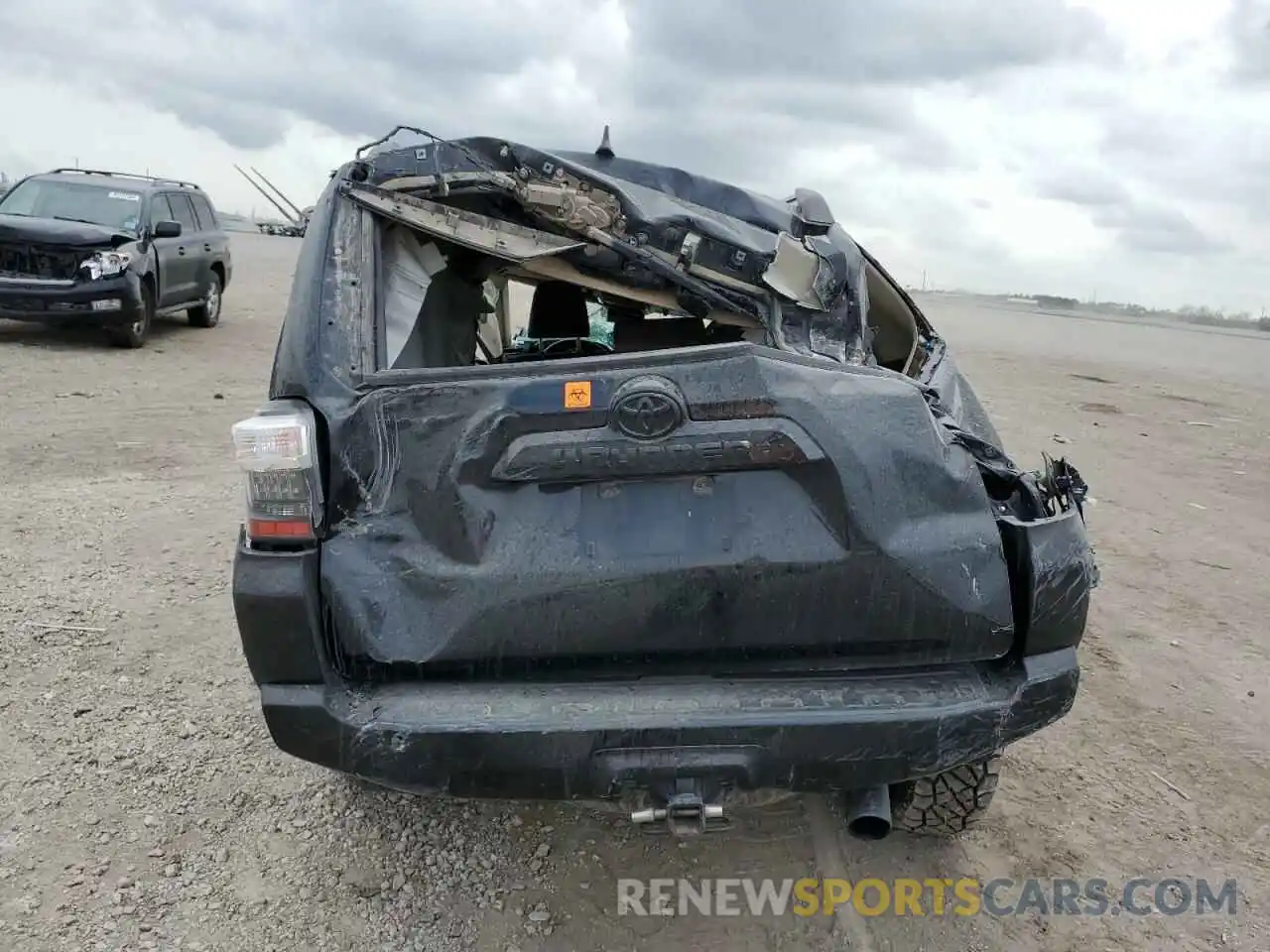 6 Photograph of a damaged car JTENU5JR9M5844014 TOYOTA 4RUNNER 2021