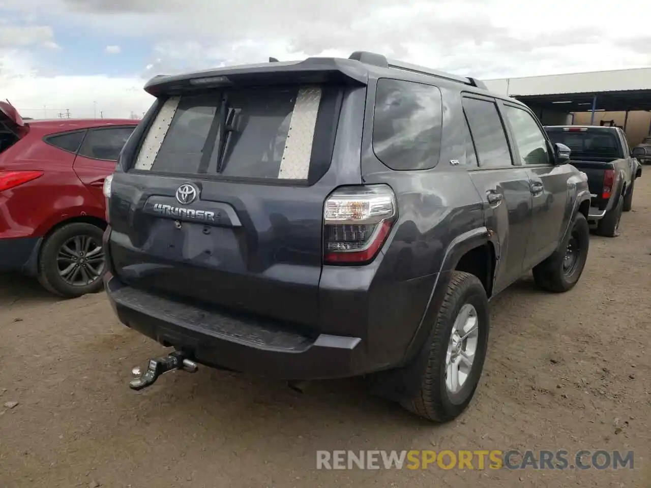 4 Photograph of a damaged car JTENU5JR9M5846572 TOYOTA 4RUNNER 2021