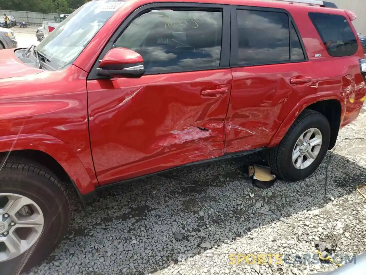 9 Photograph of a damaged car JTENU5JR9M5862982 TOYOTA 4RUNNER 2021