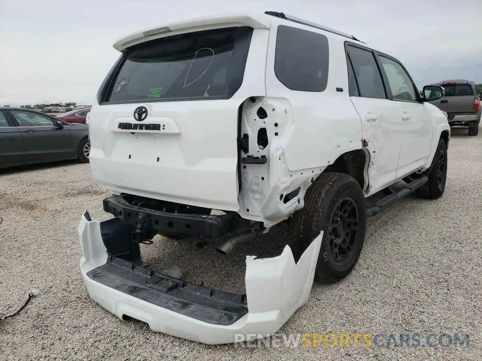 4 Photograph of a damaged car JTENU5JR9M5870712 TOYOTA 4RUNNER 2021