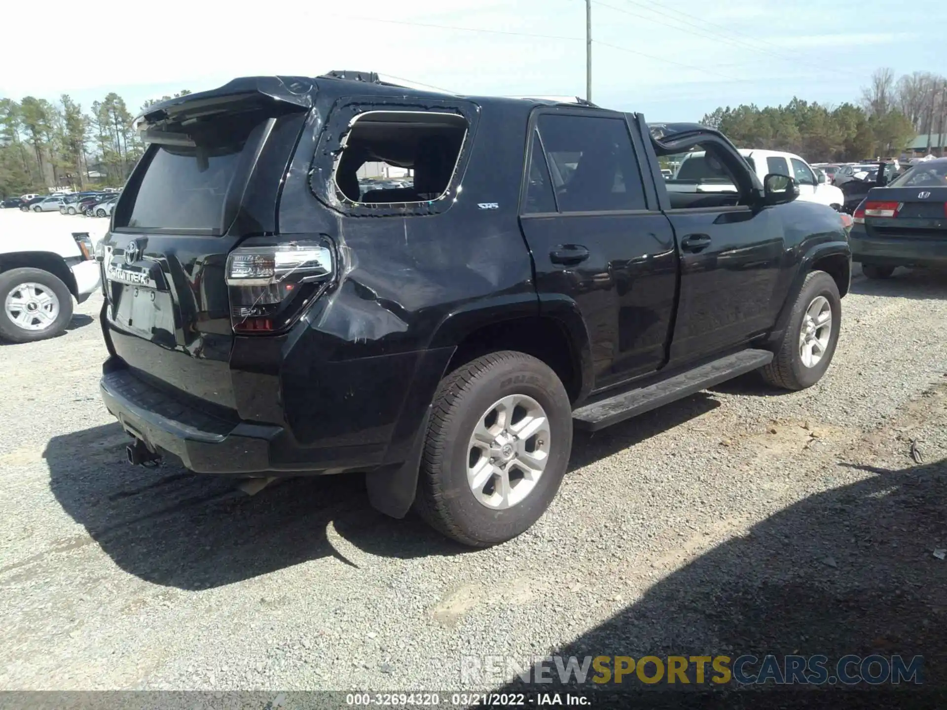 4 Photograph of a damaged car JTENU5JR9M5874937 TOYOTA 4RUNNER 2021