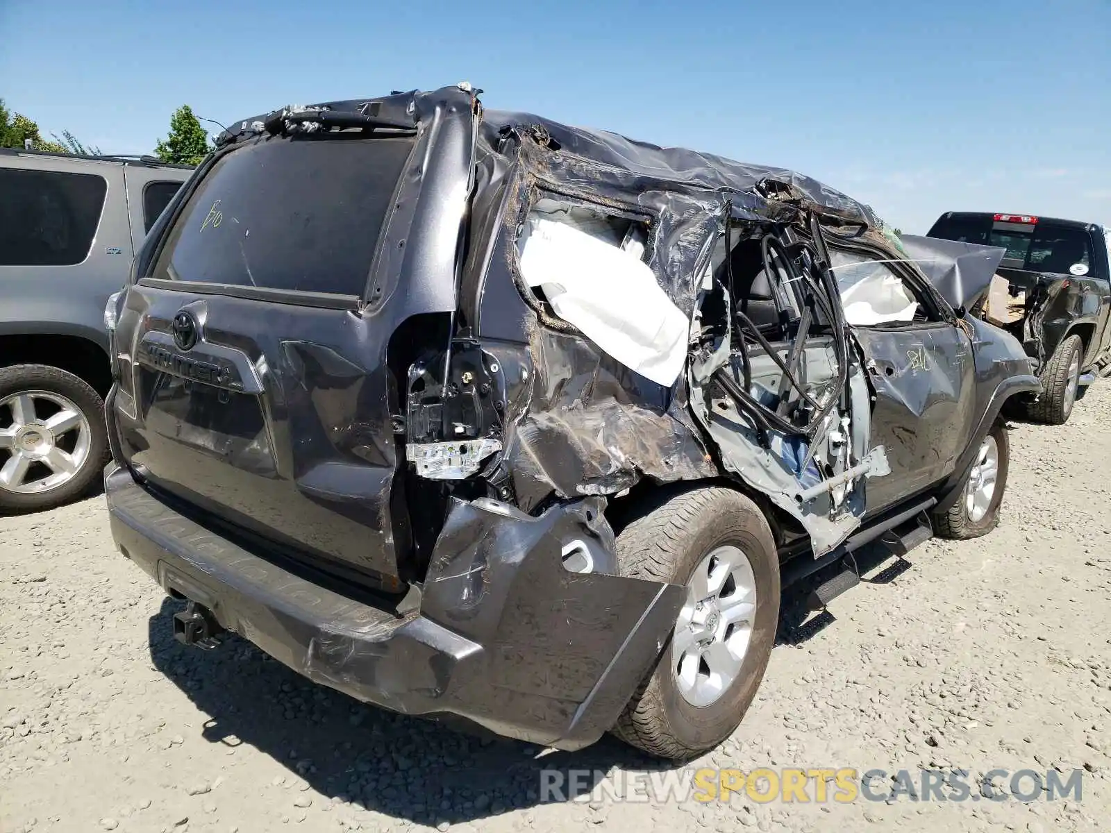 4 Photograph of a damaged car JTENU5JR9M5899210 TOYOTA 4RUNNER 2021