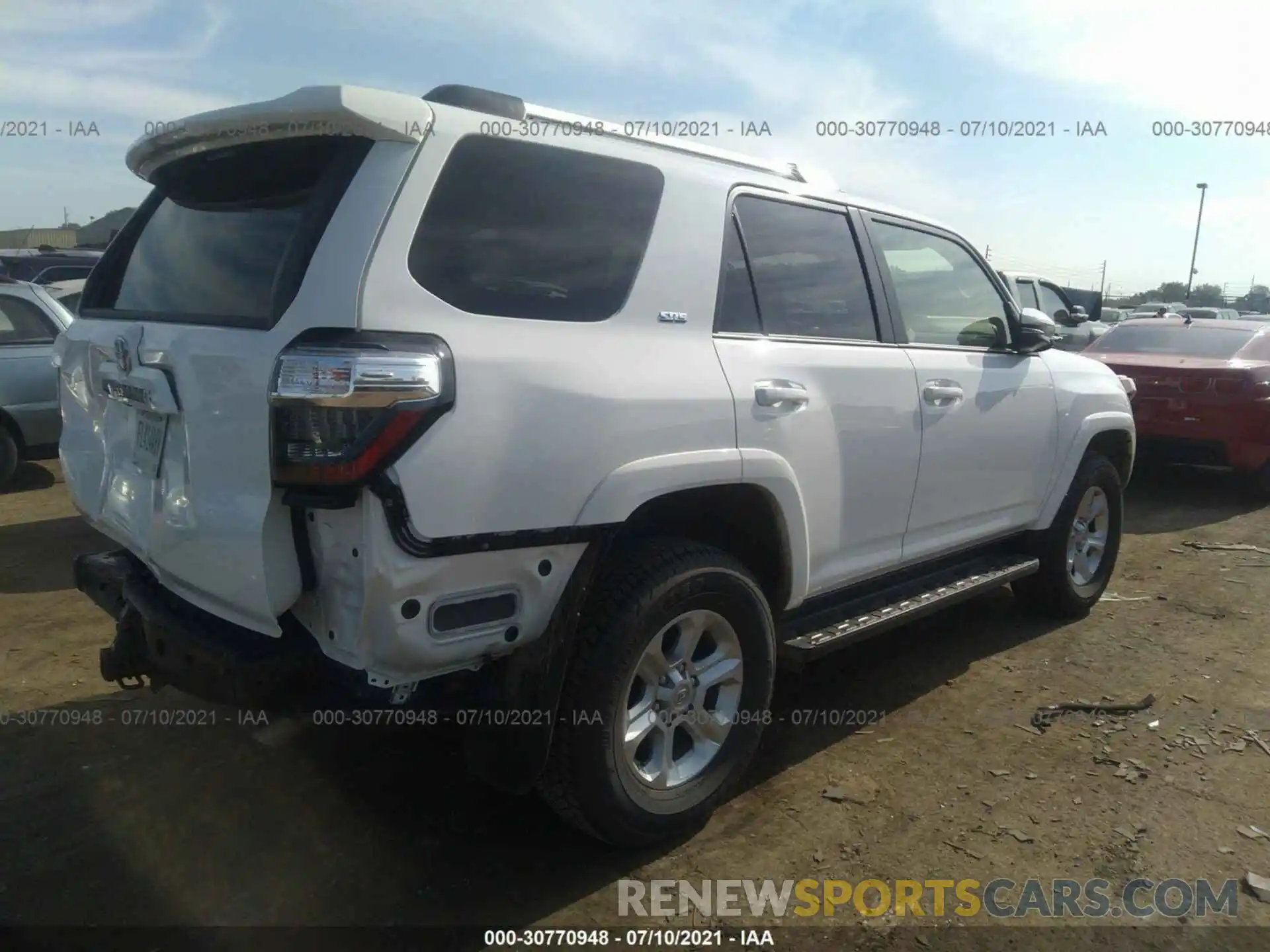 4 Photograph of a damaged car JTENU5JR9M5901425 TOYOTA 4RUNNER 2021