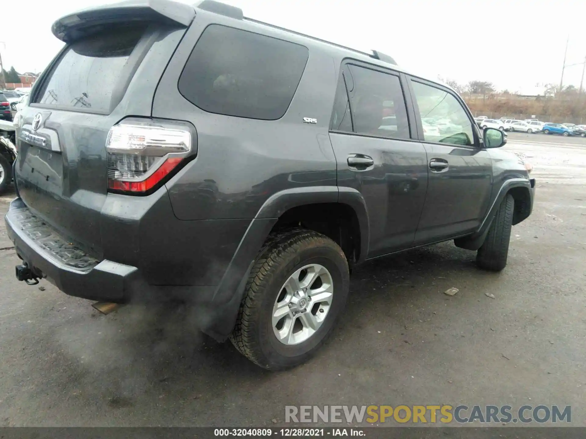 4 Photograph of a damaged car JTENU5JR9M5927779 TOYOTA 4RUNNER 2021