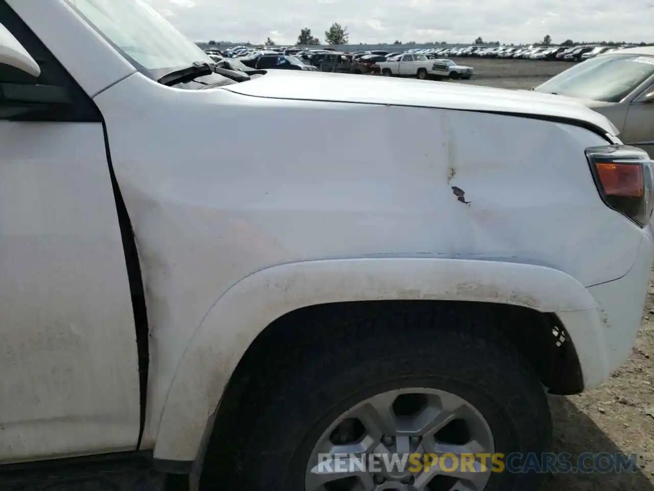 9 Photograph of a damaged car JTENU5JR9M5931170 TOYOTA 4RUNNER 2021