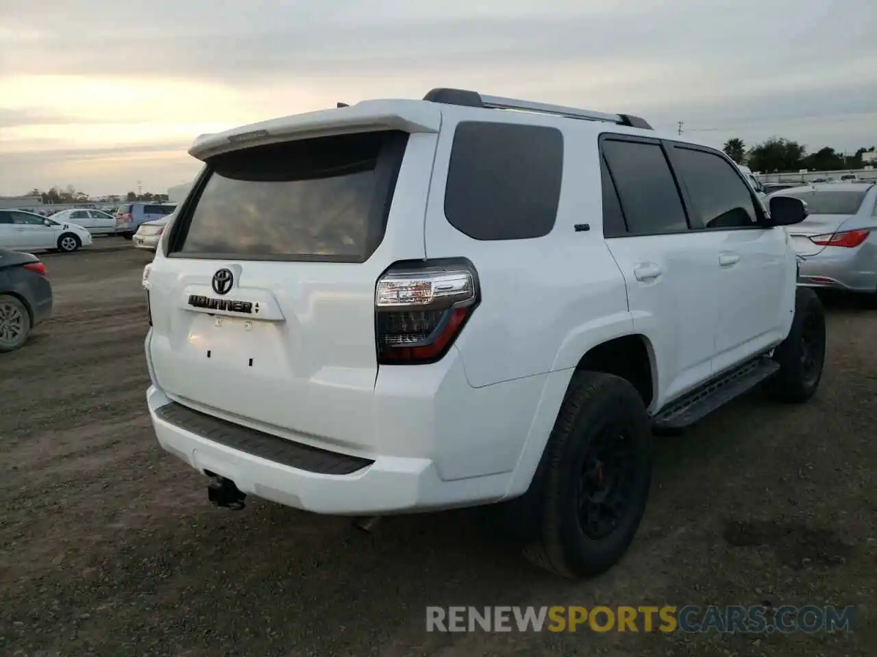 4 Photograph of a damaged car JTENU5JR9M5950270 TOYOTA 4RUNNER 2021