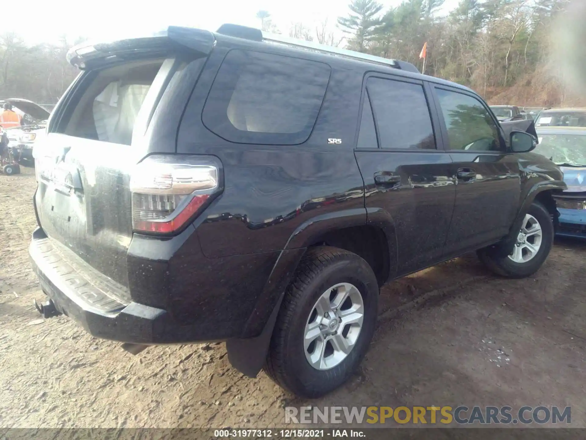 4 Photograph of a damaged car JTENU5JRXM5869486 TOYOTA 4RUNNER 2021