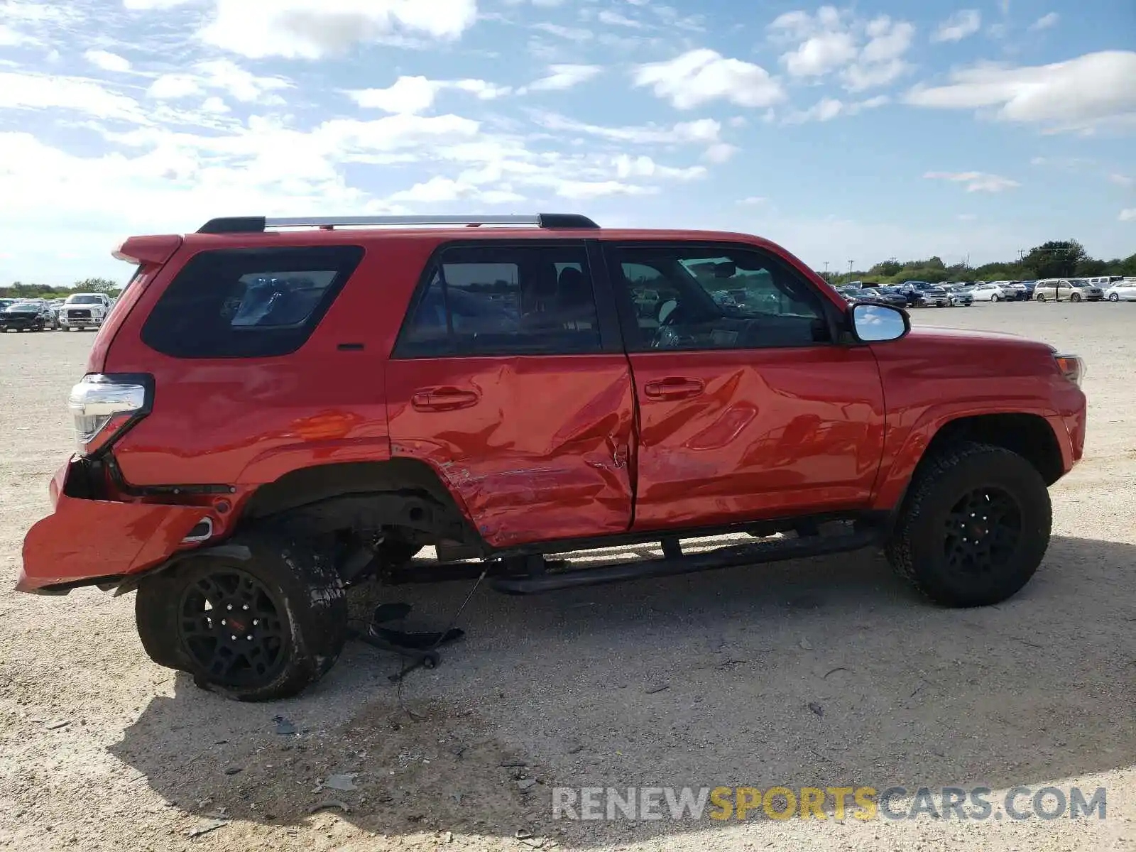 9 Photograph of a damaged car JTENU5JRXM5872422 TOYOTA 4RUNNER 2021