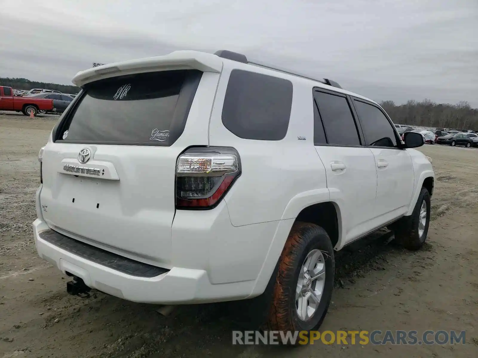 4 Photograph of a damaged car JTENU5JRXM5891262 TOYOTA 4RUNNER 2021